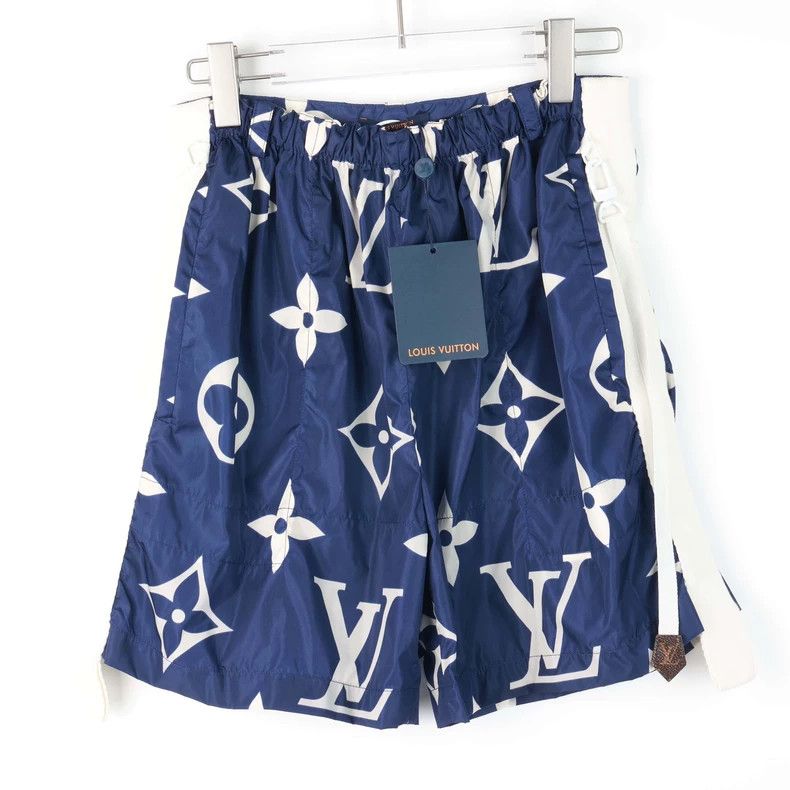 Louis Vuitton Louis Vuitton Blue Bermuda print logo shorts Size US 36 / EU 52 - 1 Thumbnail