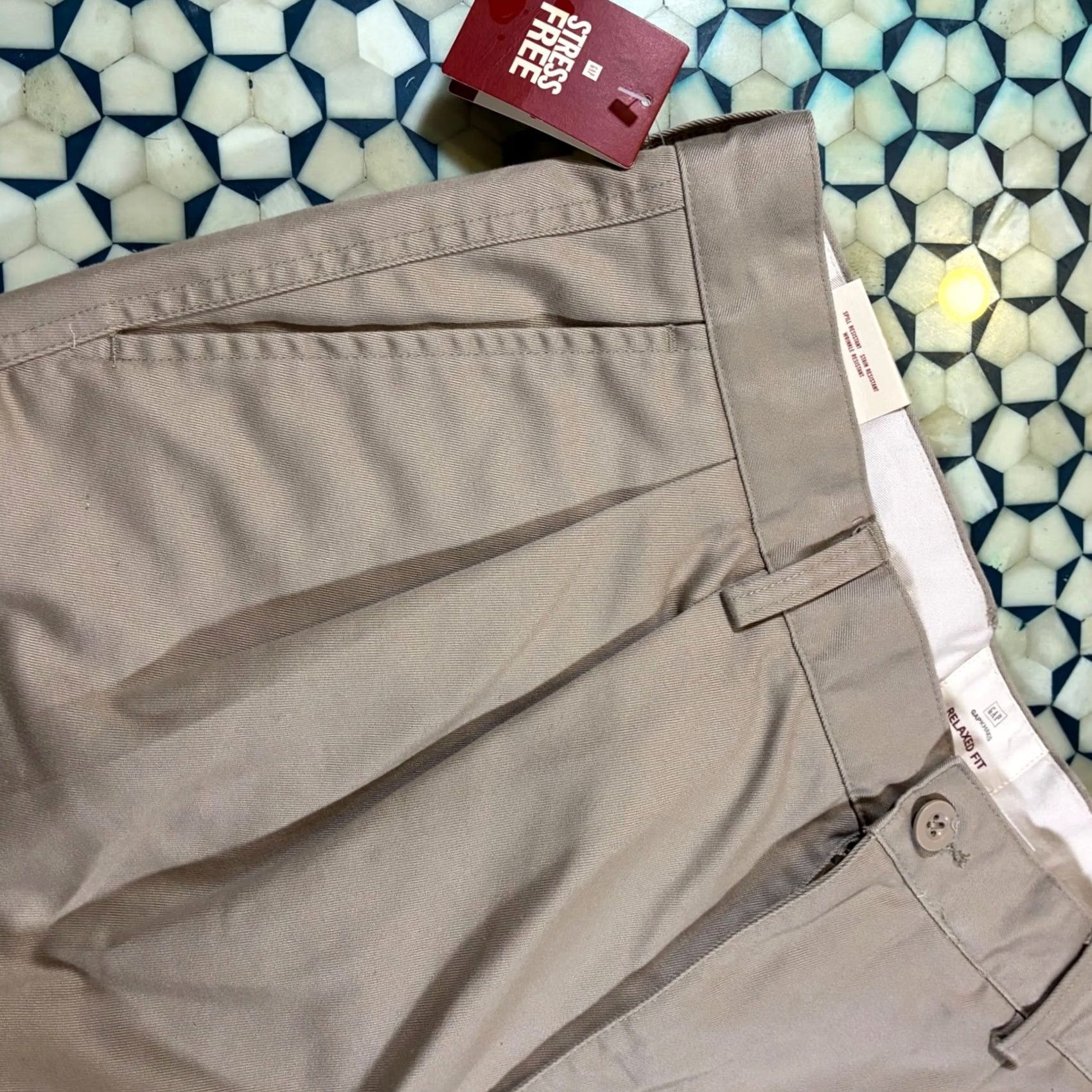 Gap GAP Khakis Mens 34 Tan Chino Shorts Relaxed Fit Pleated Stretch Casual Workwear Beige Size US 34 / EU 50 - 3 Thumbnail