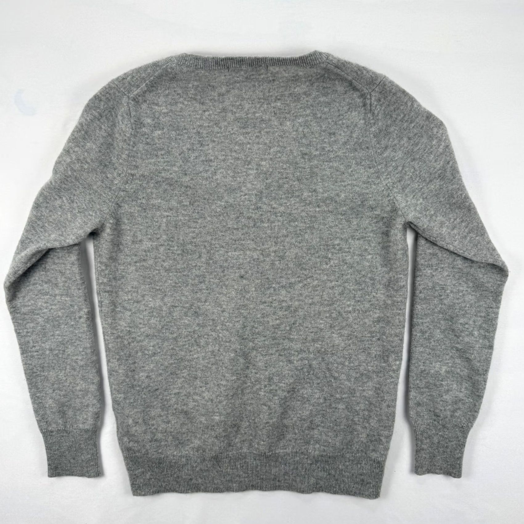 Uniqlo UNIQLO Cashmere Sweater Mens M Gray V-Neck Long Sleeve Casual Pullover Knit Regular Lightweight Breathable Classic Vintage No Size US M / EU 48-50 / 2 - 7 Thumbnail