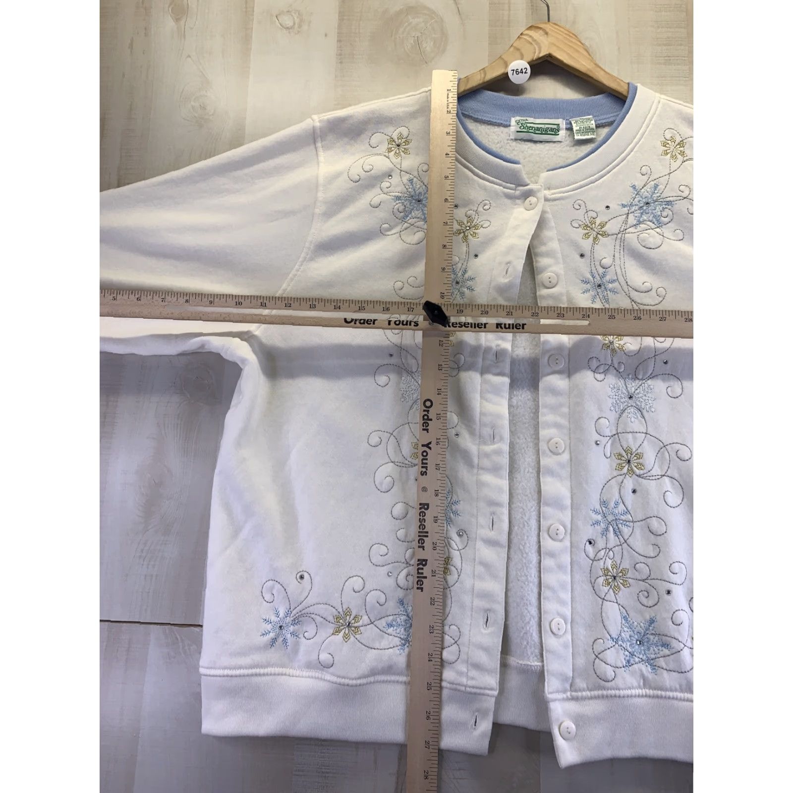 Vintage Extra Shenanigans Womens Plus Size Button Front Sweater Snowflakes 1X Ivory Cardigan Womens Winter 1X Size XL / US 12-14 / IT 48-50 - 4 Thumbnail