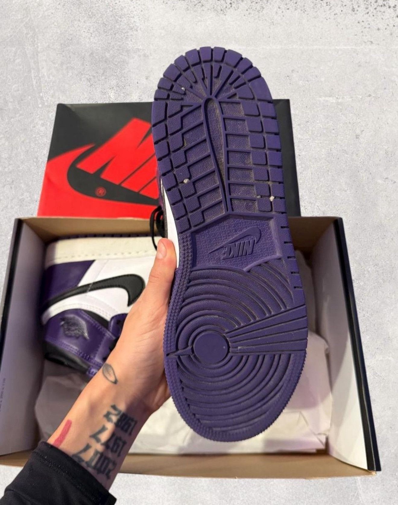 Nike Nike Air Jordan 1 Retro High Court Purple Size US 5.5 / EU 38 - 3 Thumbnail