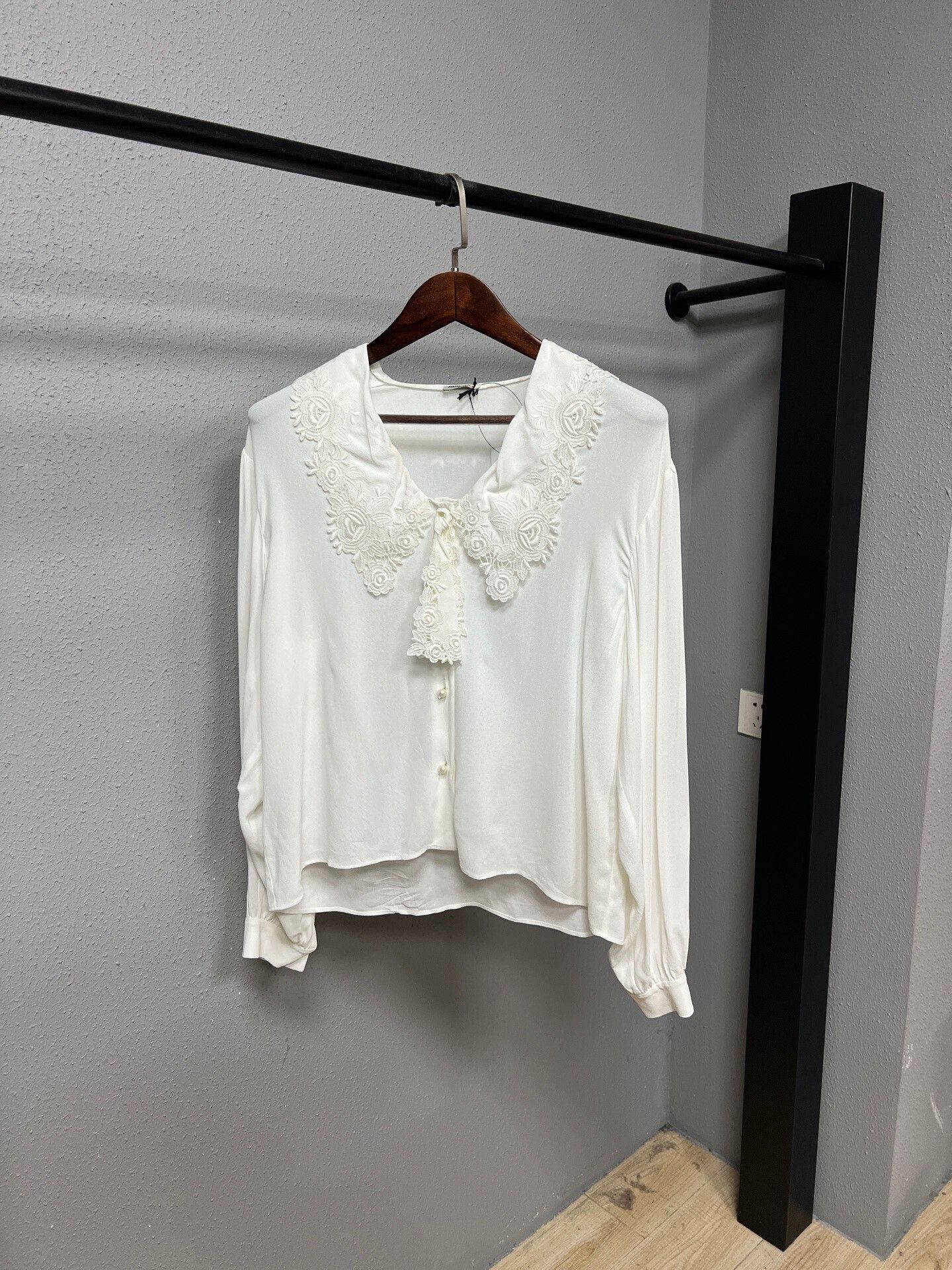 Miu Miu miumiu white lace bow blouse Size S / US 4 / IT 40 - 1 Thumbnail