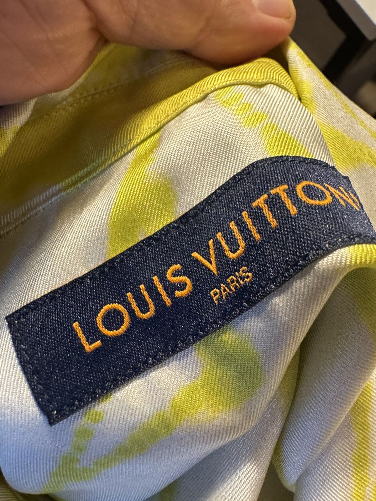 Louis Vuitton LOUIS VUITTON LV SHIBORI shirt see photos for tape measureme Size US M / EU 48-50 / 2 - 25 Thumbnail