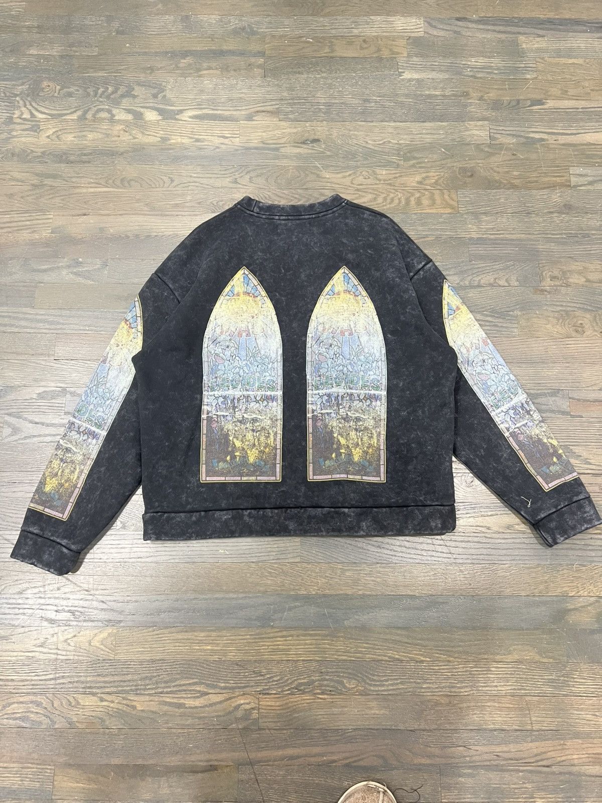 Other Who decides war stained glass motif crewneck Size US M / EU 48-50 / 2 - 4 Thumbnail