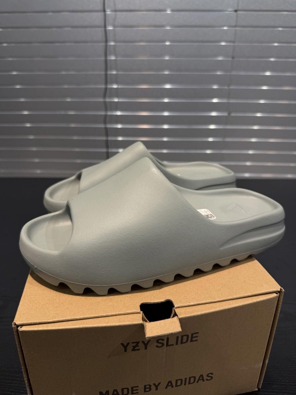Adidas Adidas Yeezy Slide Size 10 Salt ID5480 Brand New Size US 10 / EU 43 - 6 Thumbnail