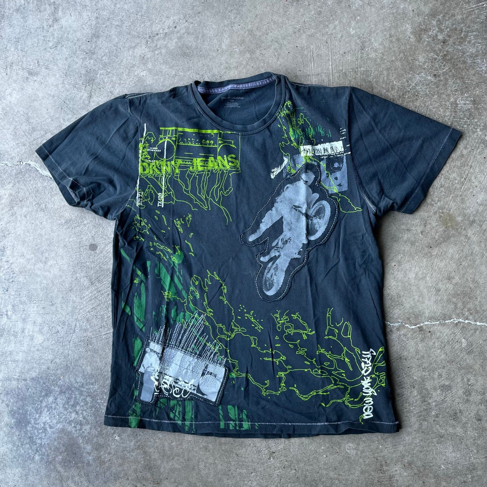 Vintage DKNY AOP SHIRT GRAPHIC TEE MOTOCROSS BIKER LARGE RAVE Size US L / EU 52-54 / 3 - 1 Thumbnail