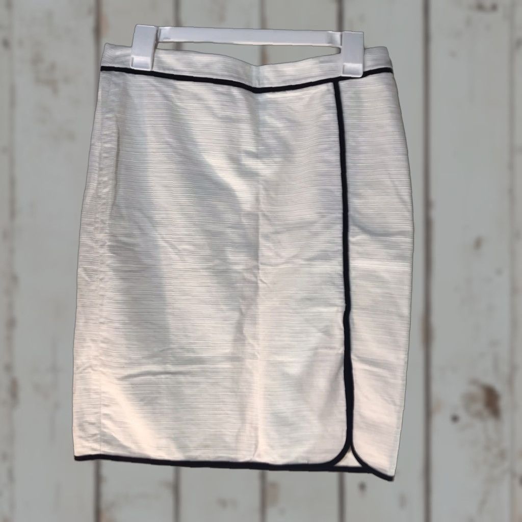 Ann Taylor Ann Taylor Women's Pencil Skirt Petite Knee Length White Mid Rise Spandex Cotton Zipper Modern Style Size 30" / US 8 / IT 44 - 1 Thumbnail