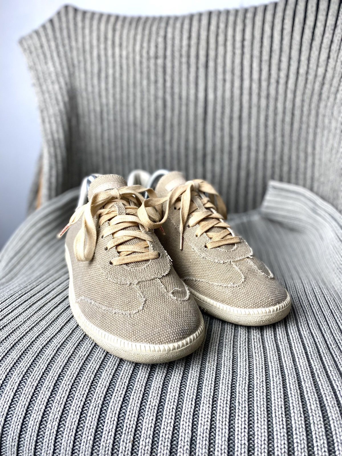 Esprit Vintage Esprit Avantgarde BW Sport Sneakers Maison Margiela Size US 7 / EU 40 - 2 Thumbnail