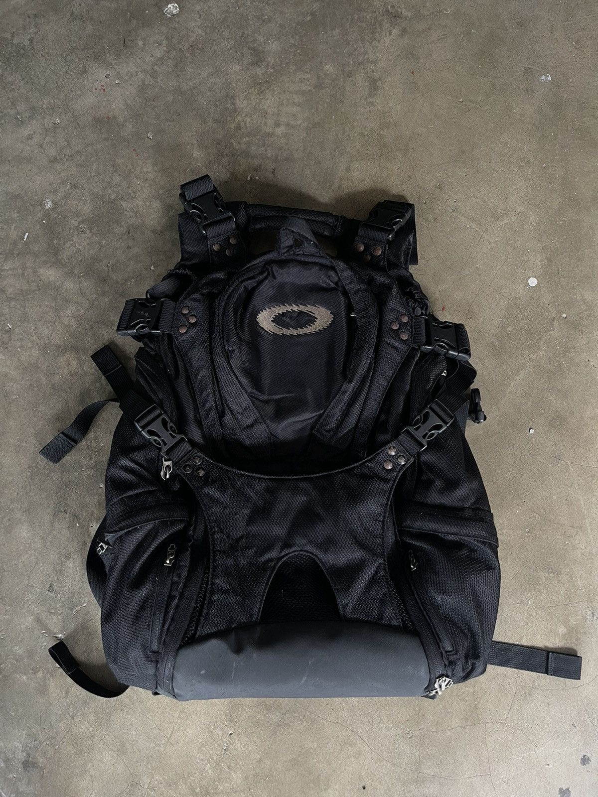 Oakley Vintage 00s Deep Black Tactical Icon Special Material Oakley Size ONE SIZE - 1 Thumbnail