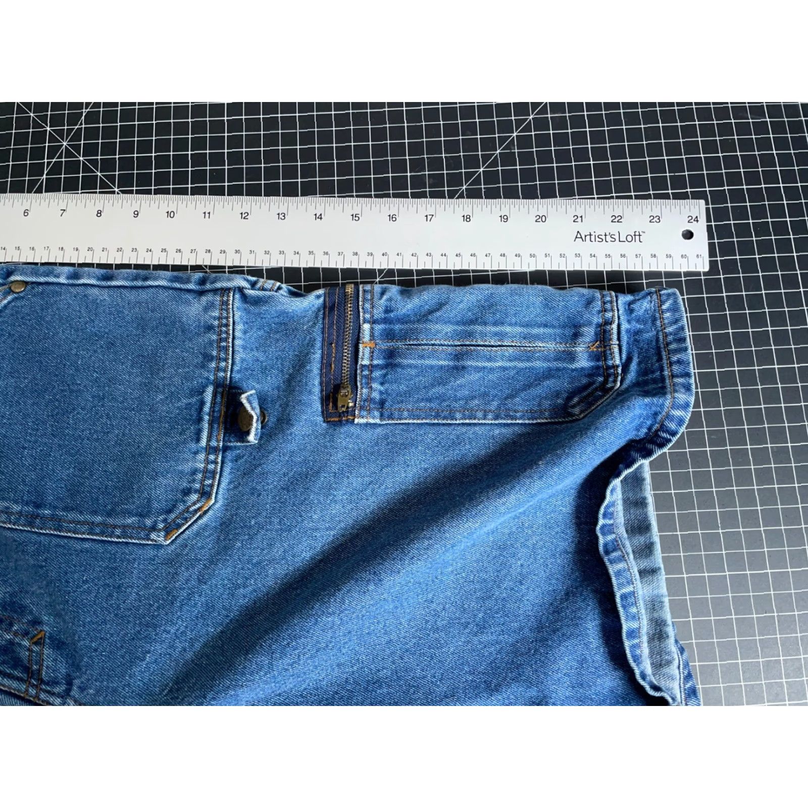 Vintage VINTAGE Brooklyn Xpress Cargo Denim Shorts Men 30 x 12 Blue Baggy Fit High Rise Streetwear 2000s Hip Hop Mens Shorts Size US 30 / EU 46 - 7 Thumbnail