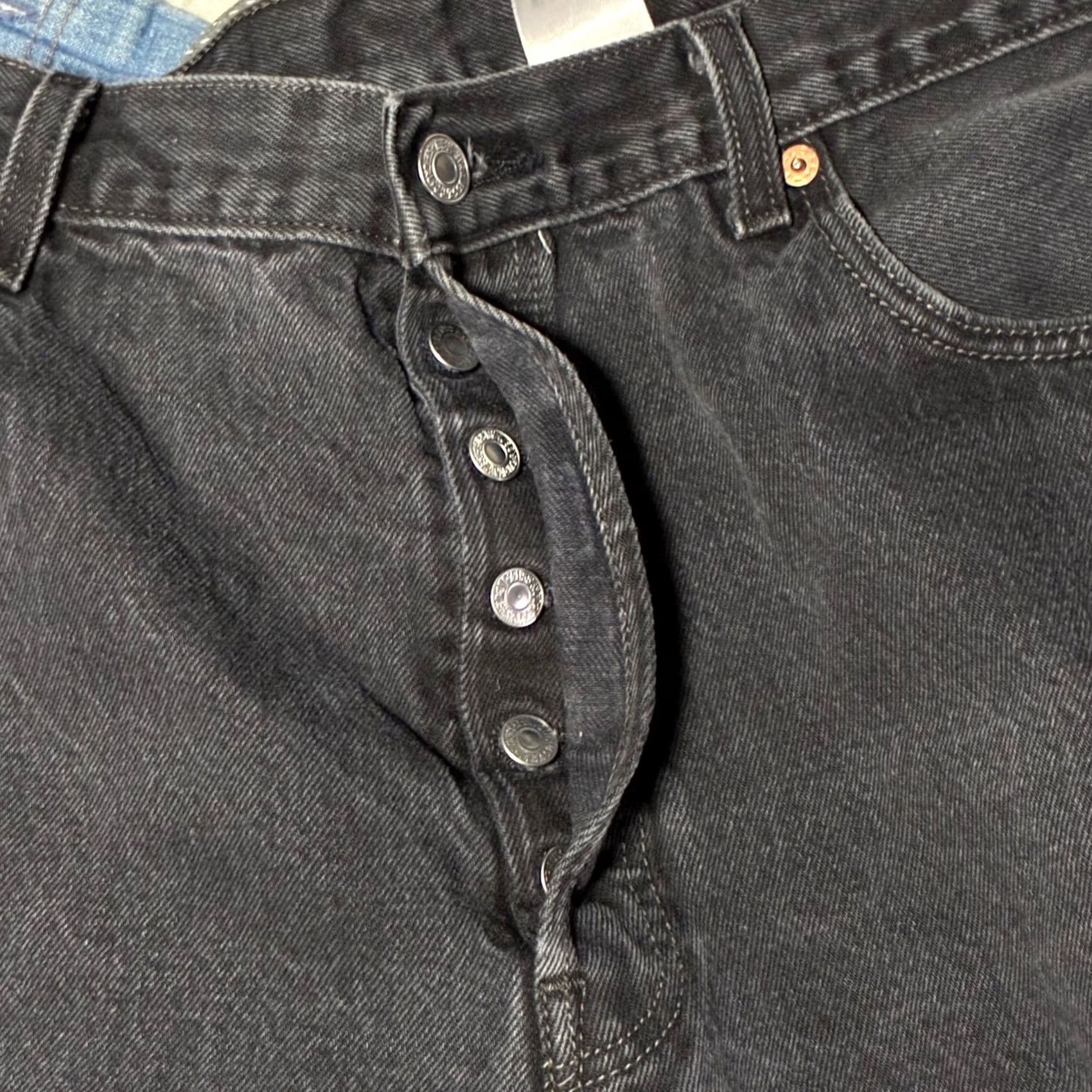 Levi's VINTAGE Levi's 501 Mens Jeans Black Straight Leg Button Fly 40x30 Faded Original Fit Grunge Punk Rock Retro Mens Size US 40 / EU 56 - 7 Thumbnail