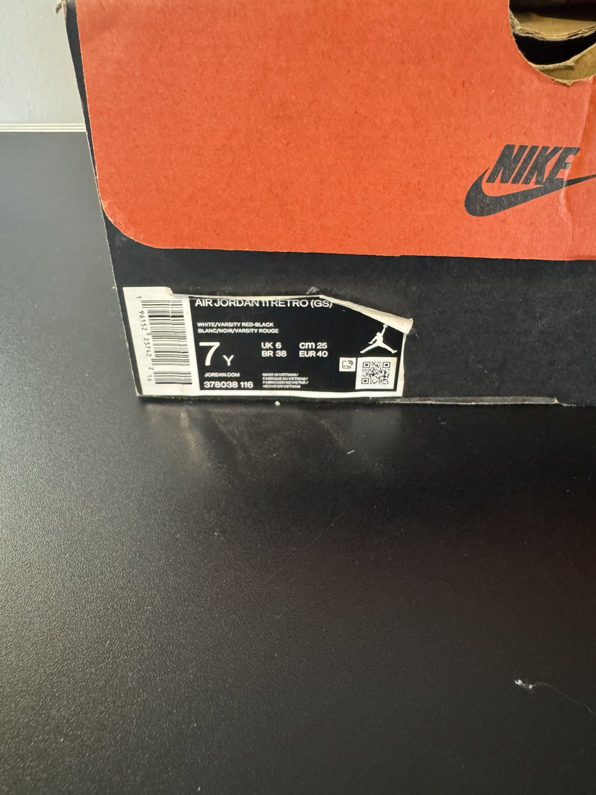 Jordan Brand Jordan 11 Cherry Size US 7 / EU 40 - 2 Thumbnail