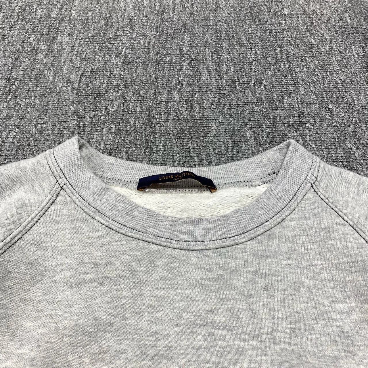 Louis Vuitton LV Gray Chest Gesture Logo Sweatshirt M Size US M / EU 48-50 / 2 - 7 Thumbnail