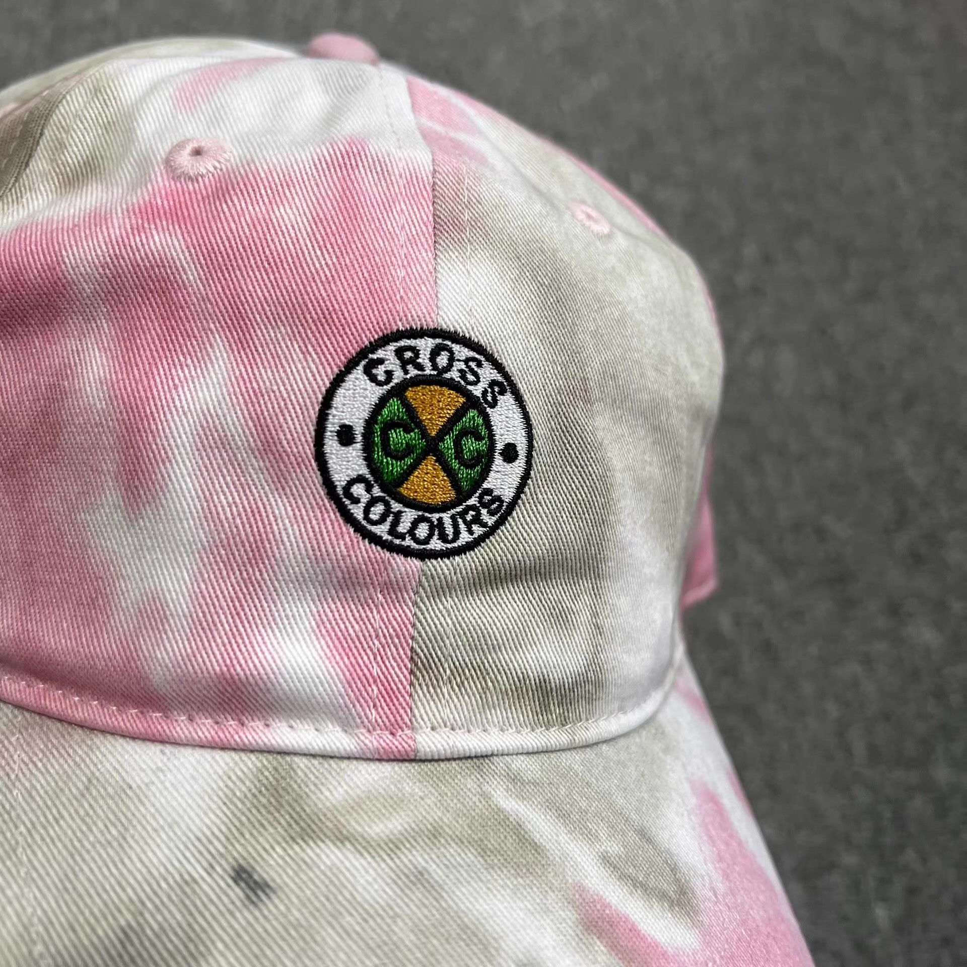 Cross Colours Cross Colours curved brim baseball cap sun hat。 Q7 Size ONE SIZE - 2 Thumbnail
