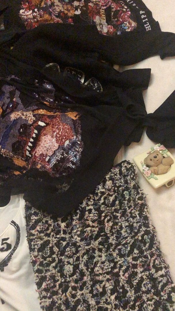 Other Givenchy Limited Edition, Dog Head Sequin T-Shirt Size US S / EU 44-46 / 1 - 1 Thumbnail