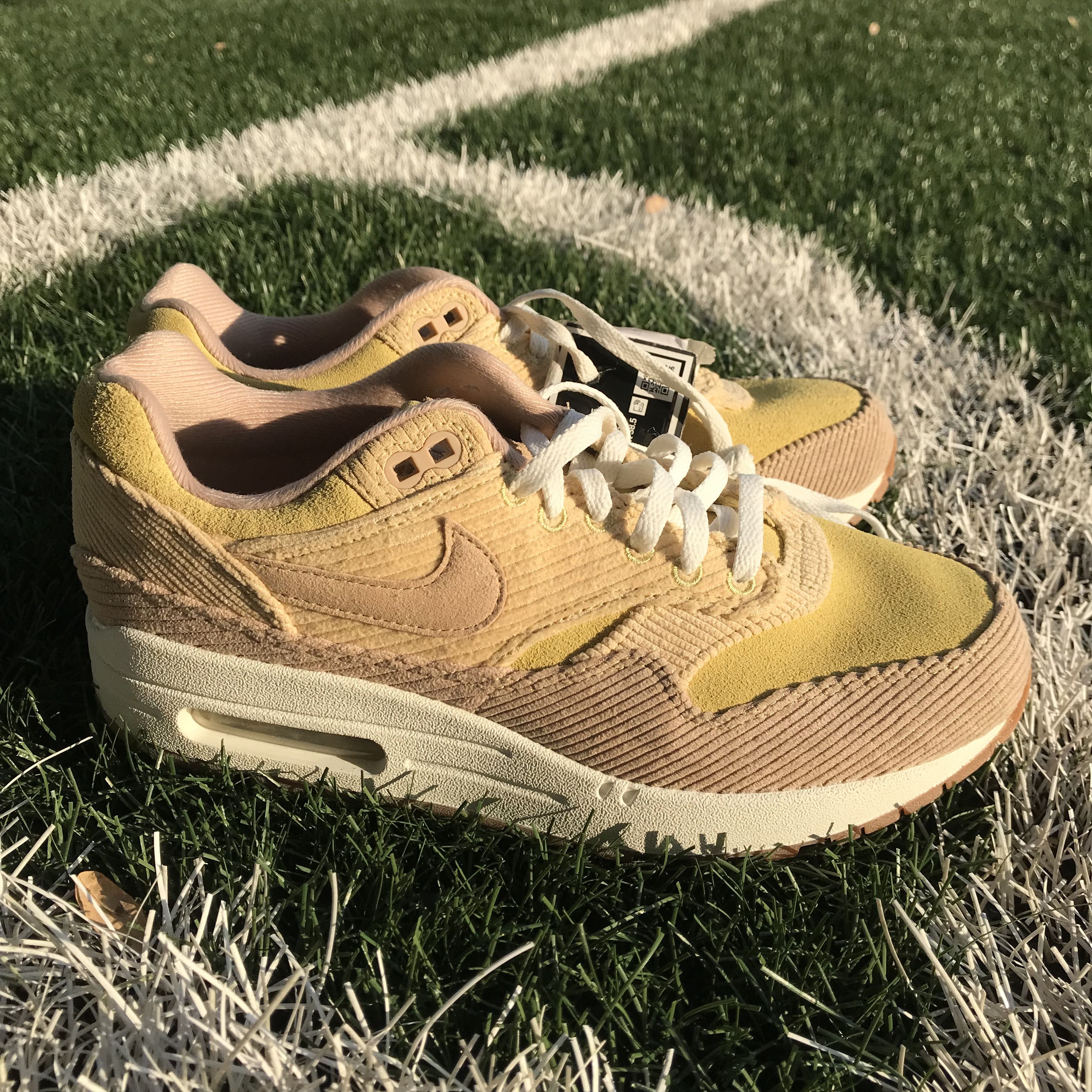 Nike Nike Air Max 1 SE Buff Gold Corduroy Bnwt Brand new size 38 Size US 5.5 / EU 38 - 5 Thumbnail