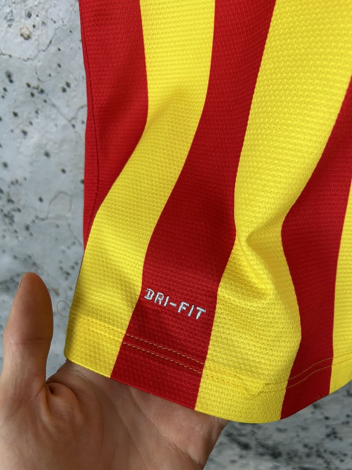 Nike Messi FC Barcelona Soccer Jersey Nike Football Sport Rare Size US XS / EU 42 / 0 - 7 Thumbnail