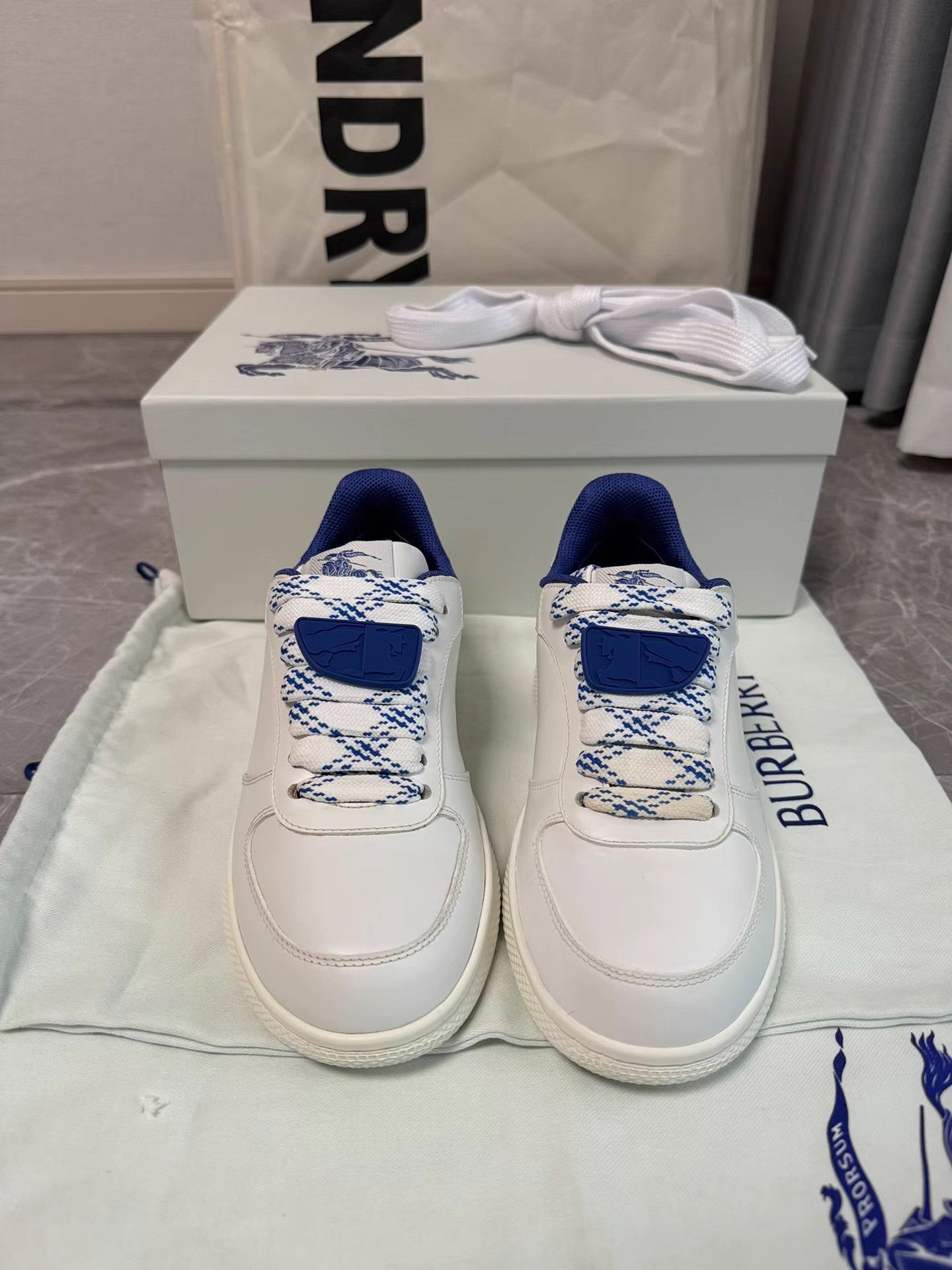 Burberry Burberry Classic White Leather Low-Top Sneakers K6 Size US 6 / IT 36 - 3 Thumbnail