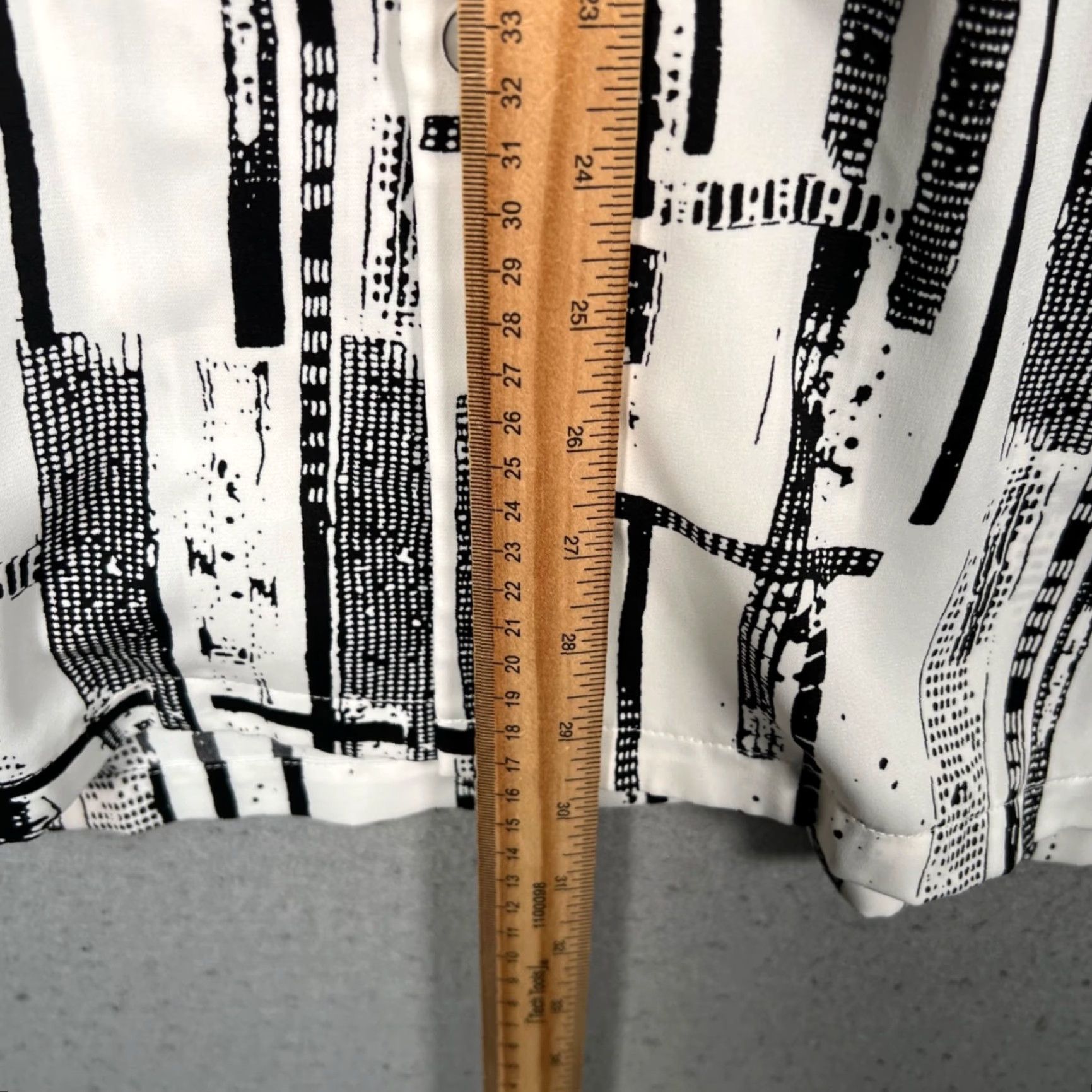 Vintage VINTAGE Plateau Shirt Mens 2XL White Abstract Short Sleeve Button-Up Shirt Size US XXL / EU 58 / 5 - 7 Thumbnail