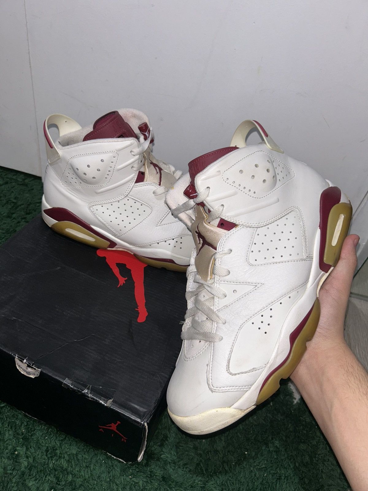 Jordan Brand Size 11 - Air Jordan 6 Retro 2015 Maroon Preowned With Box Size US 11 / EU 44 - 1 Thumbnail
