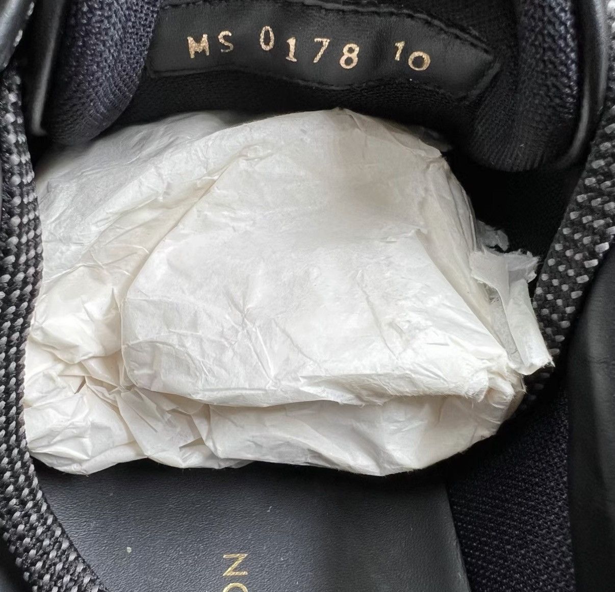 Louis Vuitton Louis Vuitton Luxembourg Black Letter Logo Sneakers J41 Size US 10 / EU 43 - 6 Thumbnail