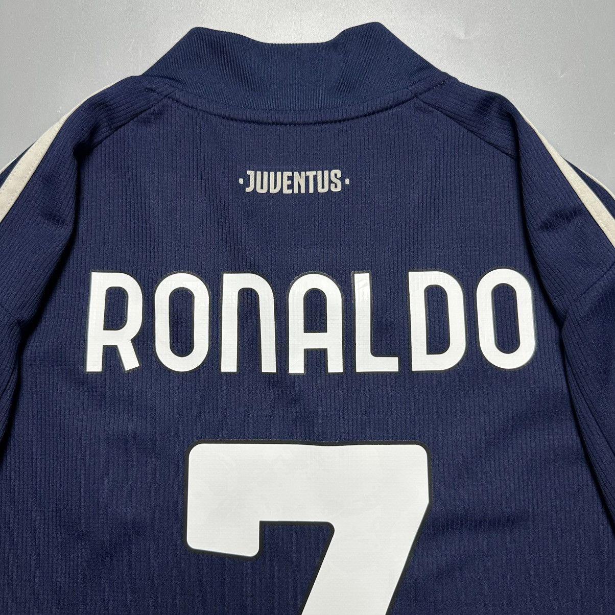 Vintage JUVENTUS ADIDAS 2020/2021 FOOTBALL AWAY JERSEY #7 RONALDO Size US M / EU 48-50 / 2 - 11 Thumbnail