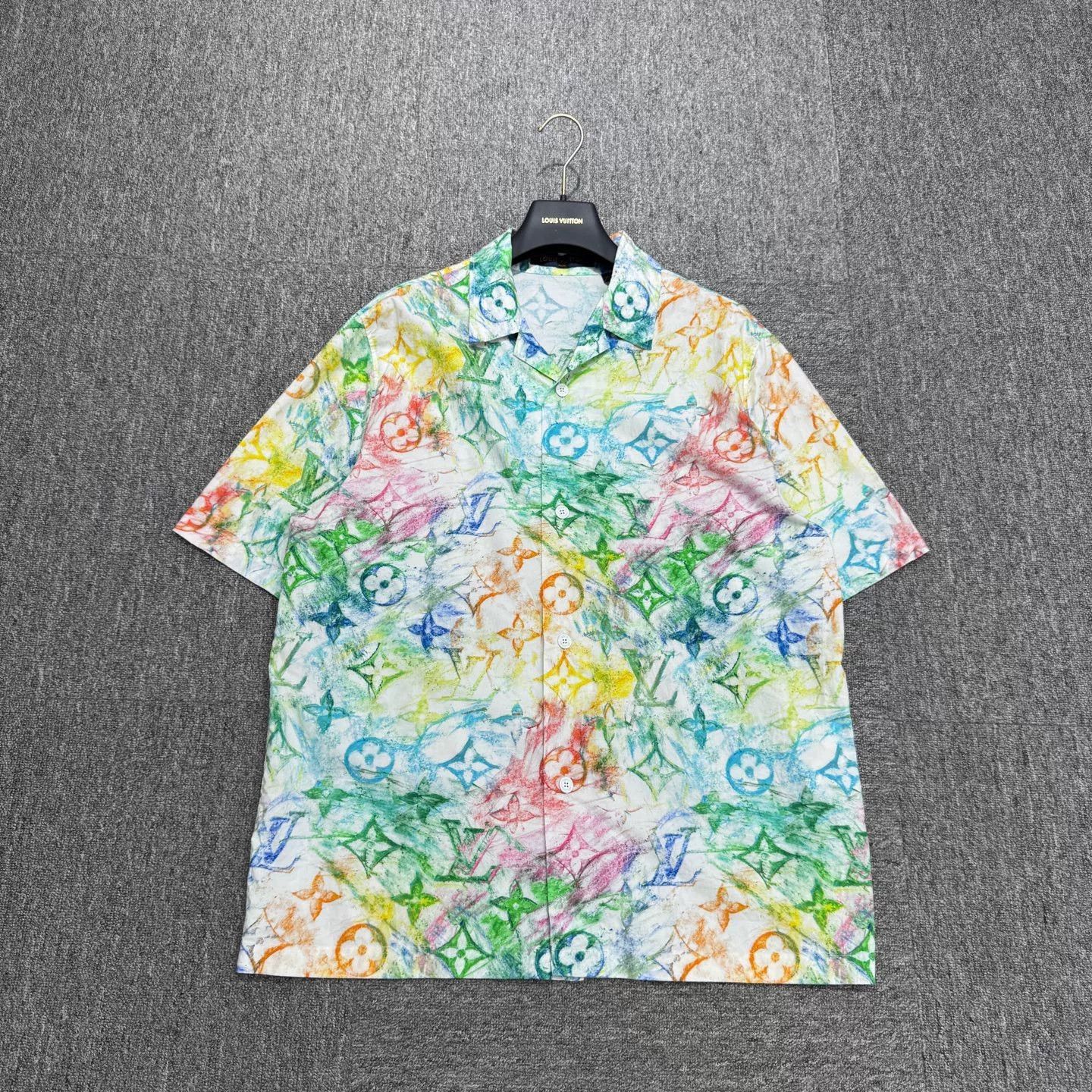 Louis Vuitton louis vuitton crayon logo short sleeve shirt. Size US L / EU 52-54 / 3 - 1 Thumbnail