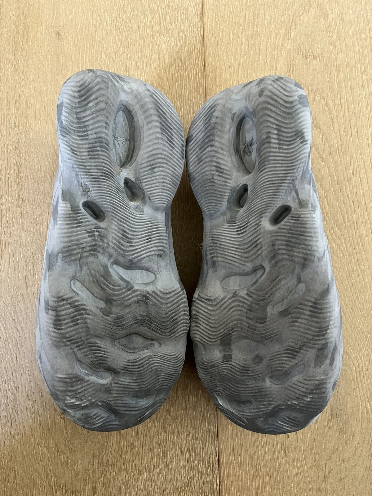 Adidas Gray Yeezy Foam RNR Size US 11 / EU 44 - 9 Thumbnail