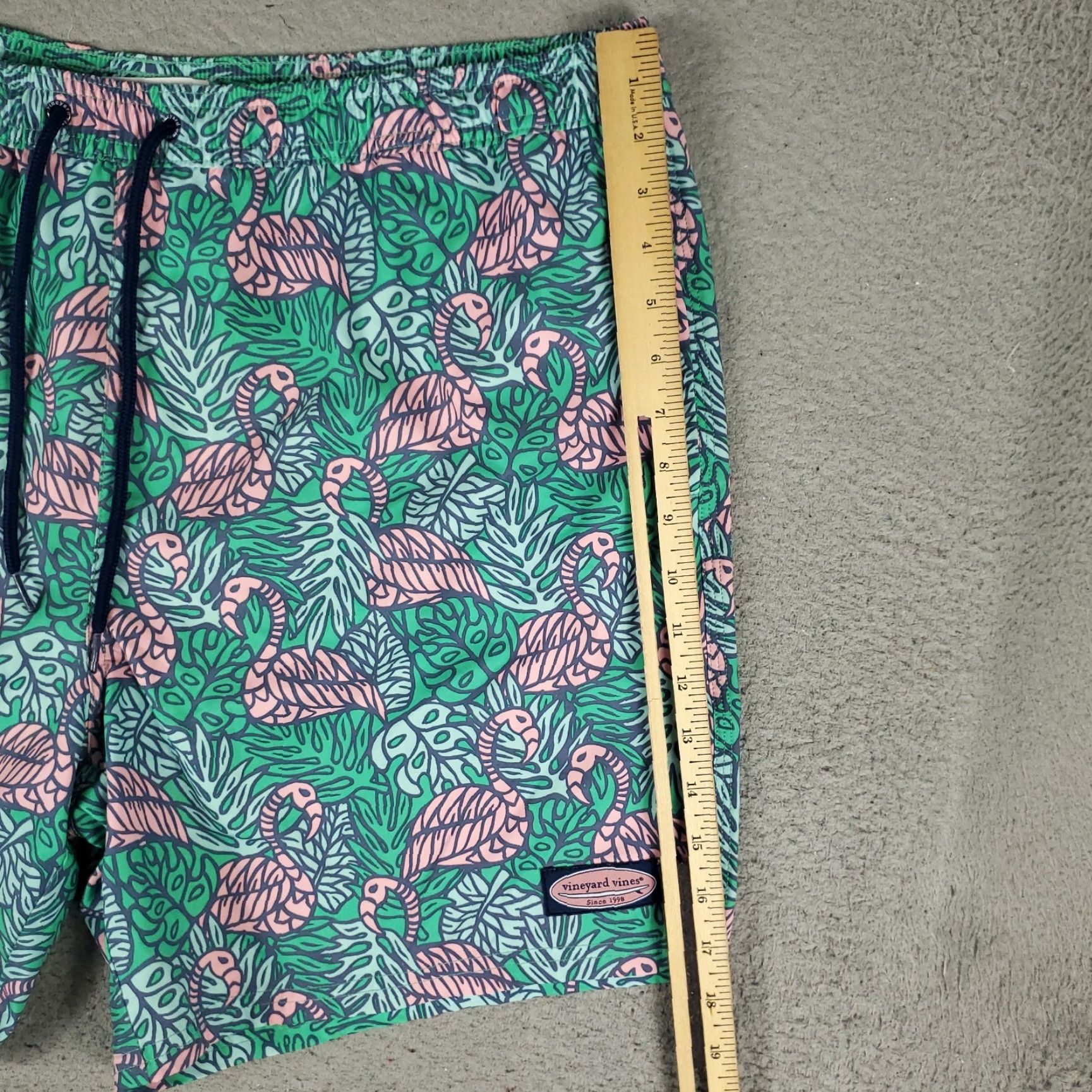 Vineyard Vines Vineyard Vines Shorts Mens XL Green Pink Flamingo Surf Beach Board Swim Trunks Size US 36 / EU 52 - 6 Thumbnail