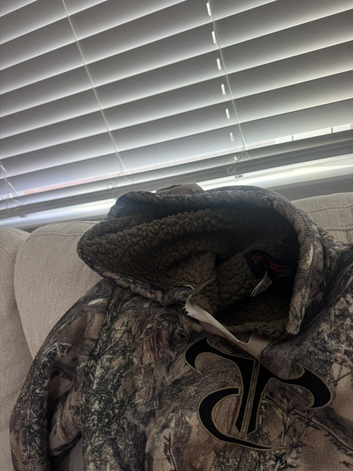Realtree Camo hoodie fuzzy inside Size US M / EU 48-50 / 2 - 4 Thumbnail