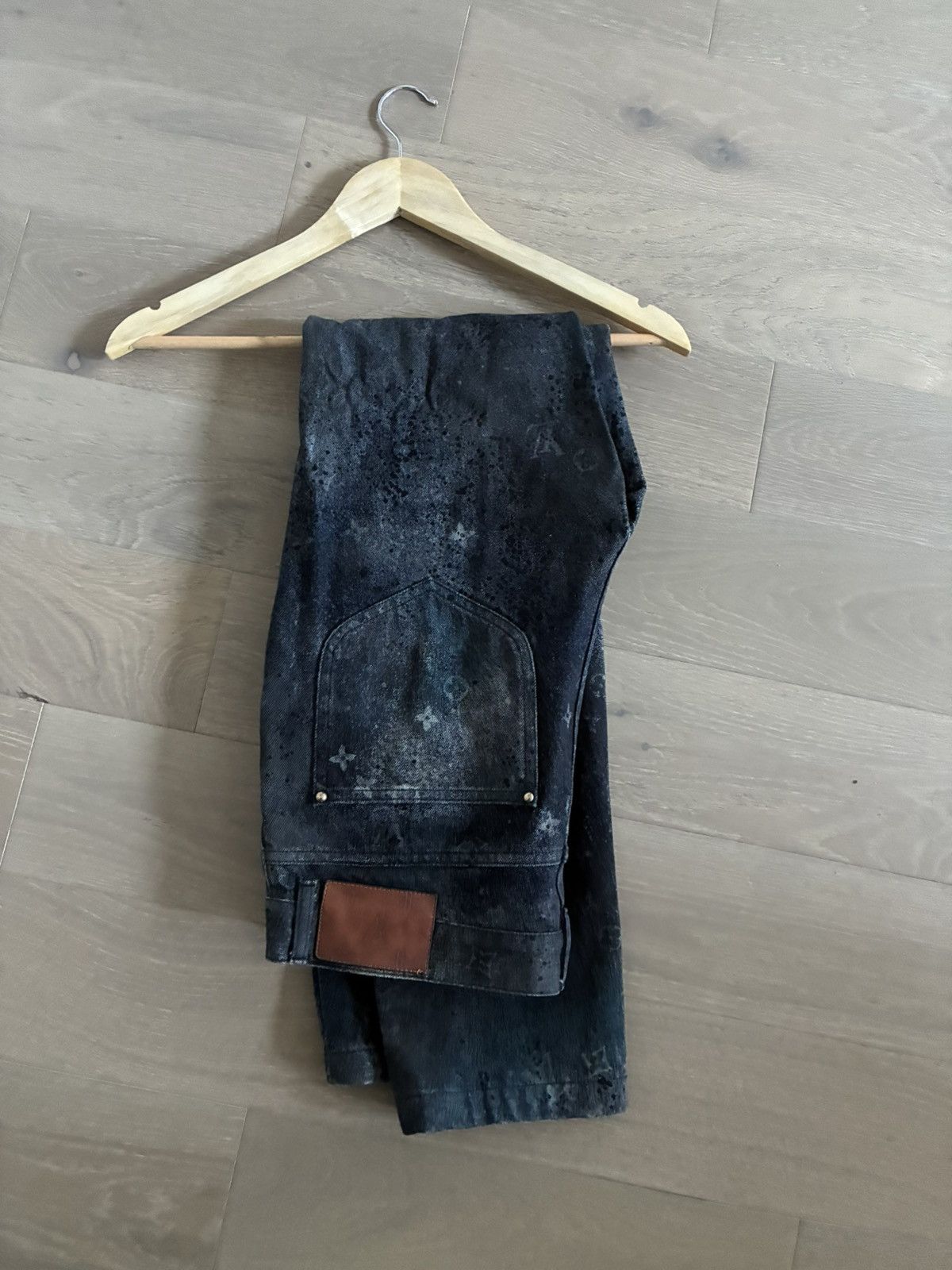 Louis Vuitton Louis Vuitton spray paint denim Size US 29 - 2 Thumbnail