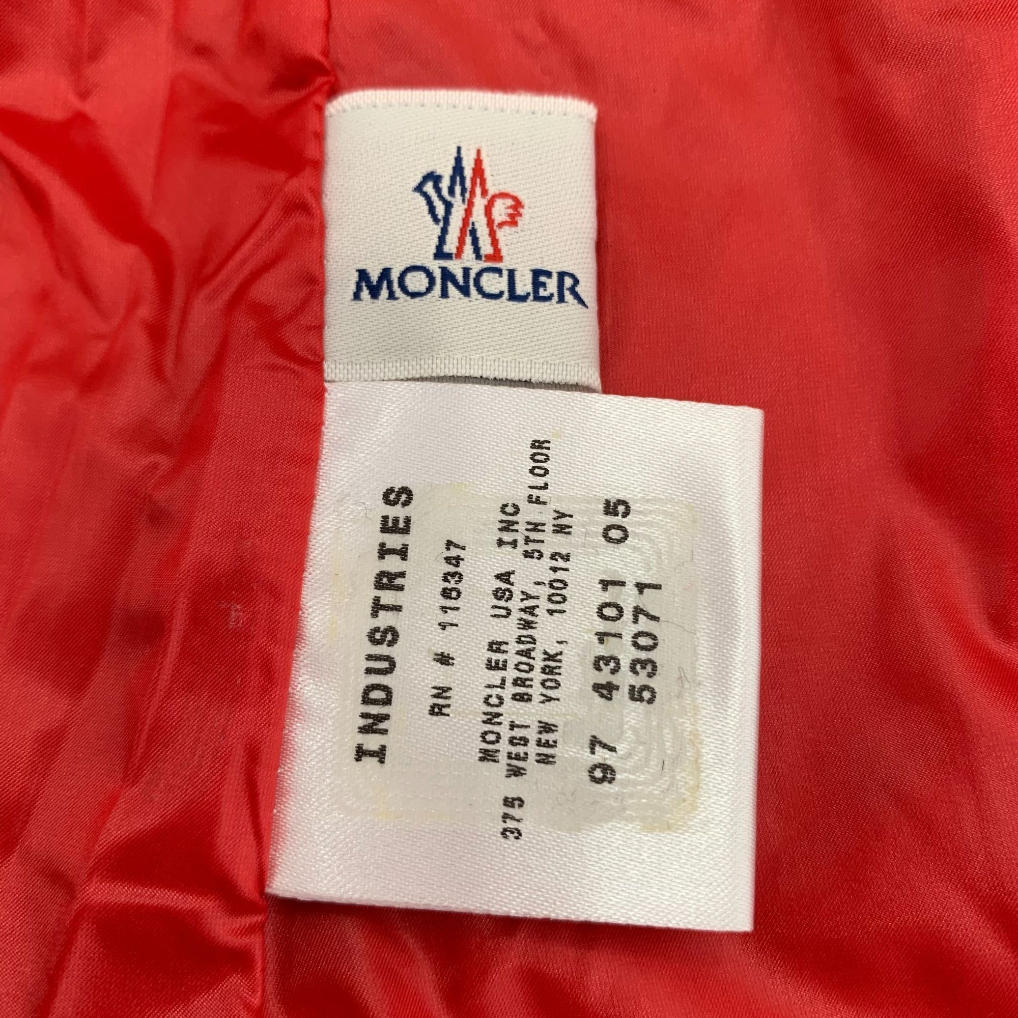 Moncler [Moncler] Military Green Embroidered Logo Notch Lapel Down V Size US L / EU 52-54 / 3 - 4 Thumbnail