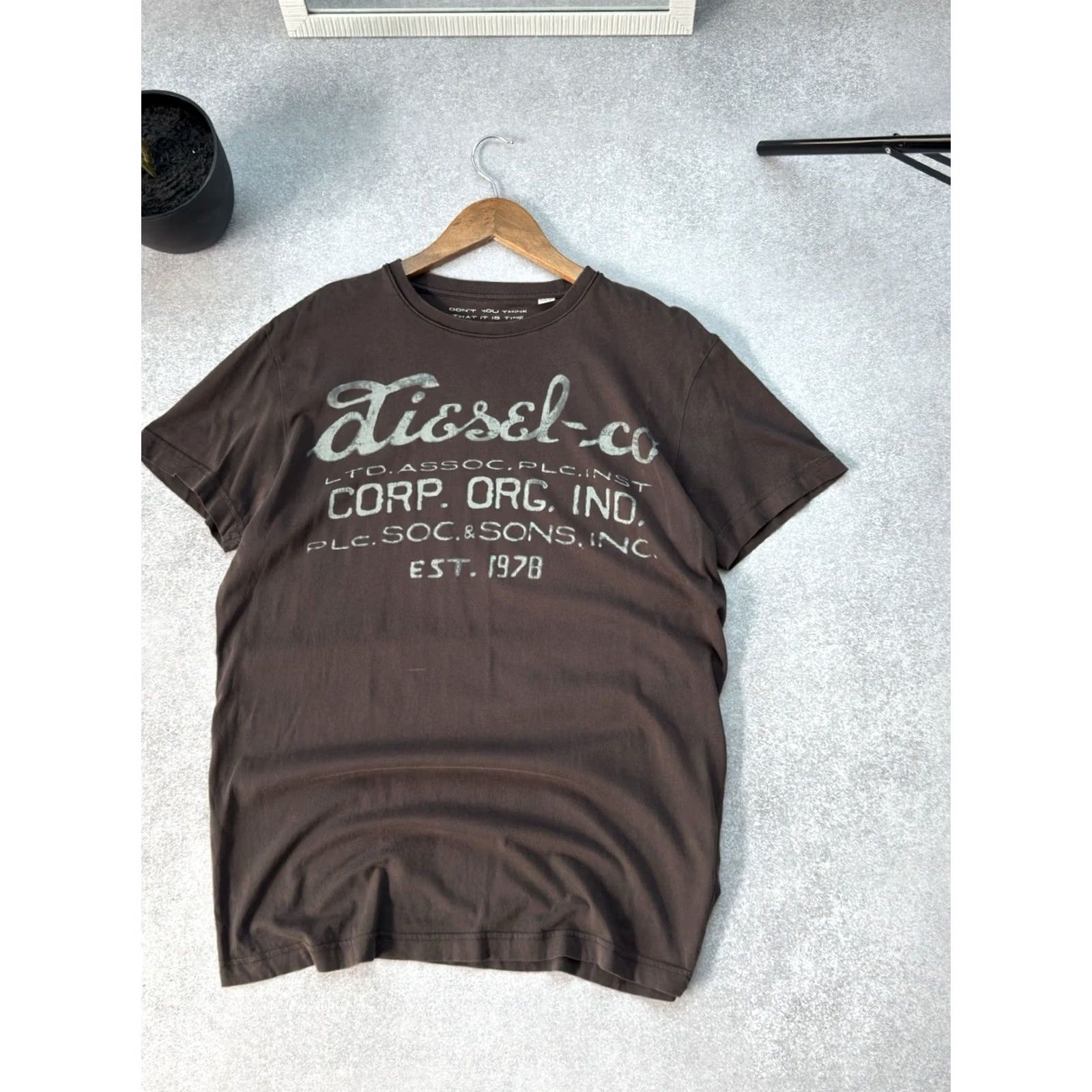 Diesel DIESEL VINTAGE T-Shirt BIG LOGO Y2K BROWN/GRAY XL Men Size US XL / EU 56 / 4 - 2 Thumbnail