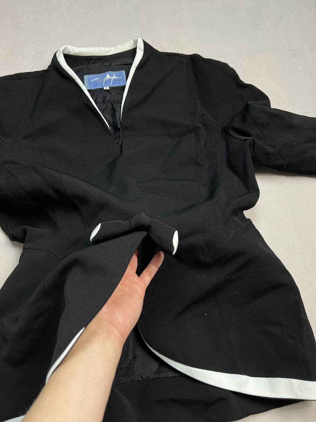 Mugler × Thierry Mugler × Vintage Unique Thierry Mugler 100% Worsted Wool Vintage 90s Tailored Size L / US 10 / IT 46 - 5 Thumbnail
