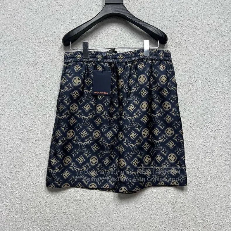 Louis Vuitton Louis Vuitton size US 50 Old-print silk shorts Size US 34 / EU 50 - 1 Thumbnail