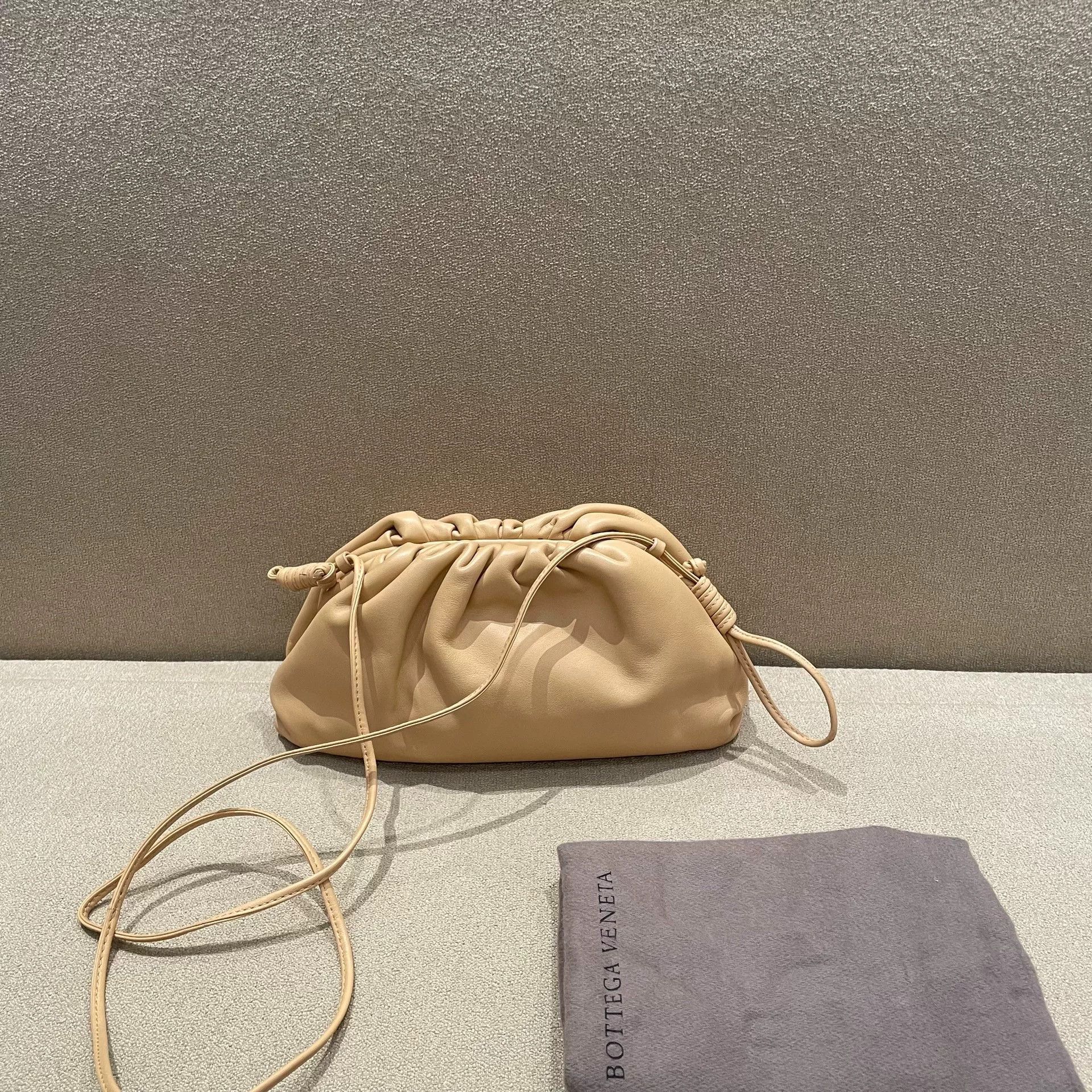 Bottega Veneta Pre-loved Bag Very good condition Size ONE SIZE - 1 Thumbnail