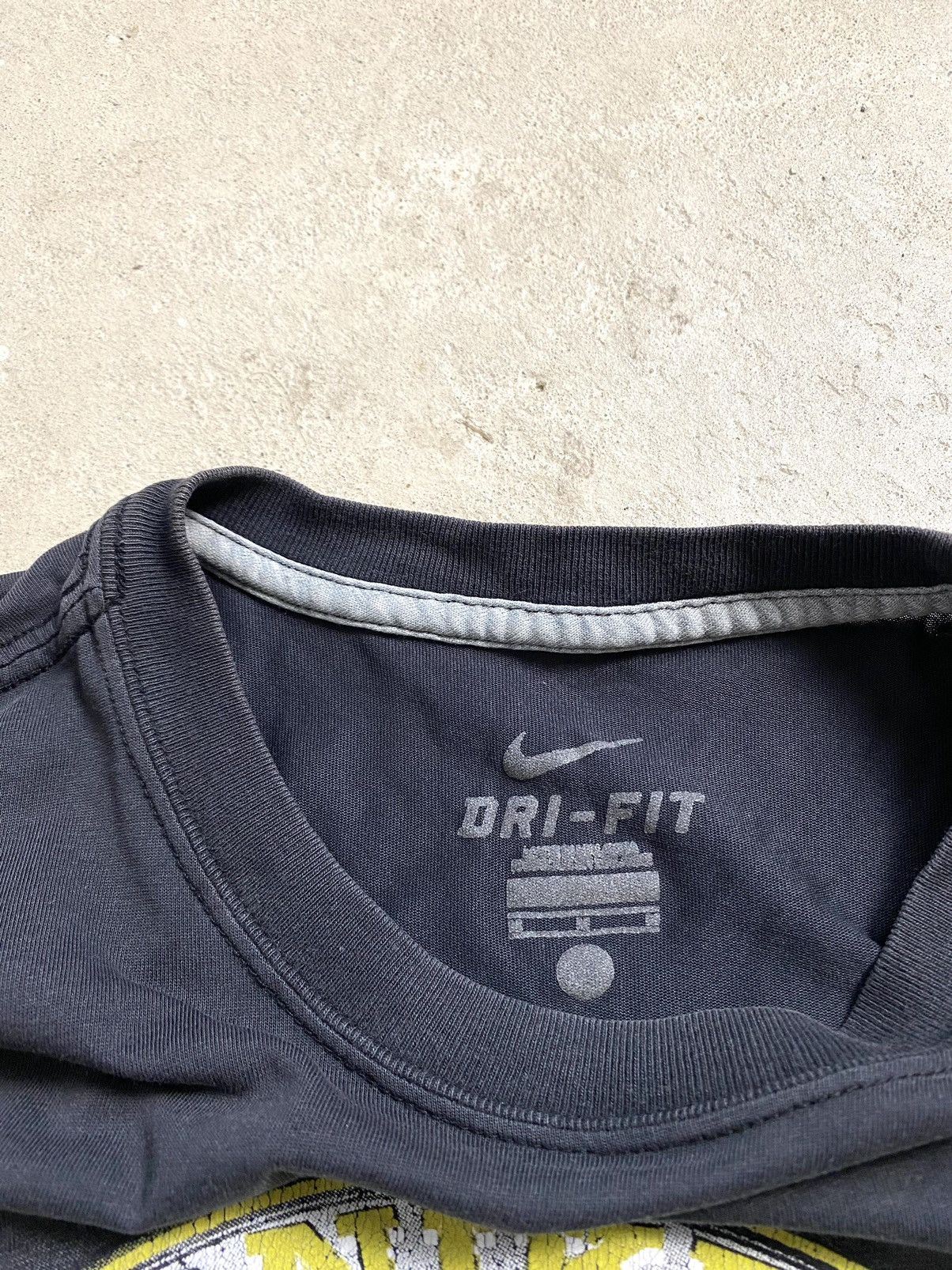 Nike Vintage Faded Nike T Shirt Rhinestones Ball Travis Scott Size US M / EU 48-50 / 2 - 9 Thumbnail
