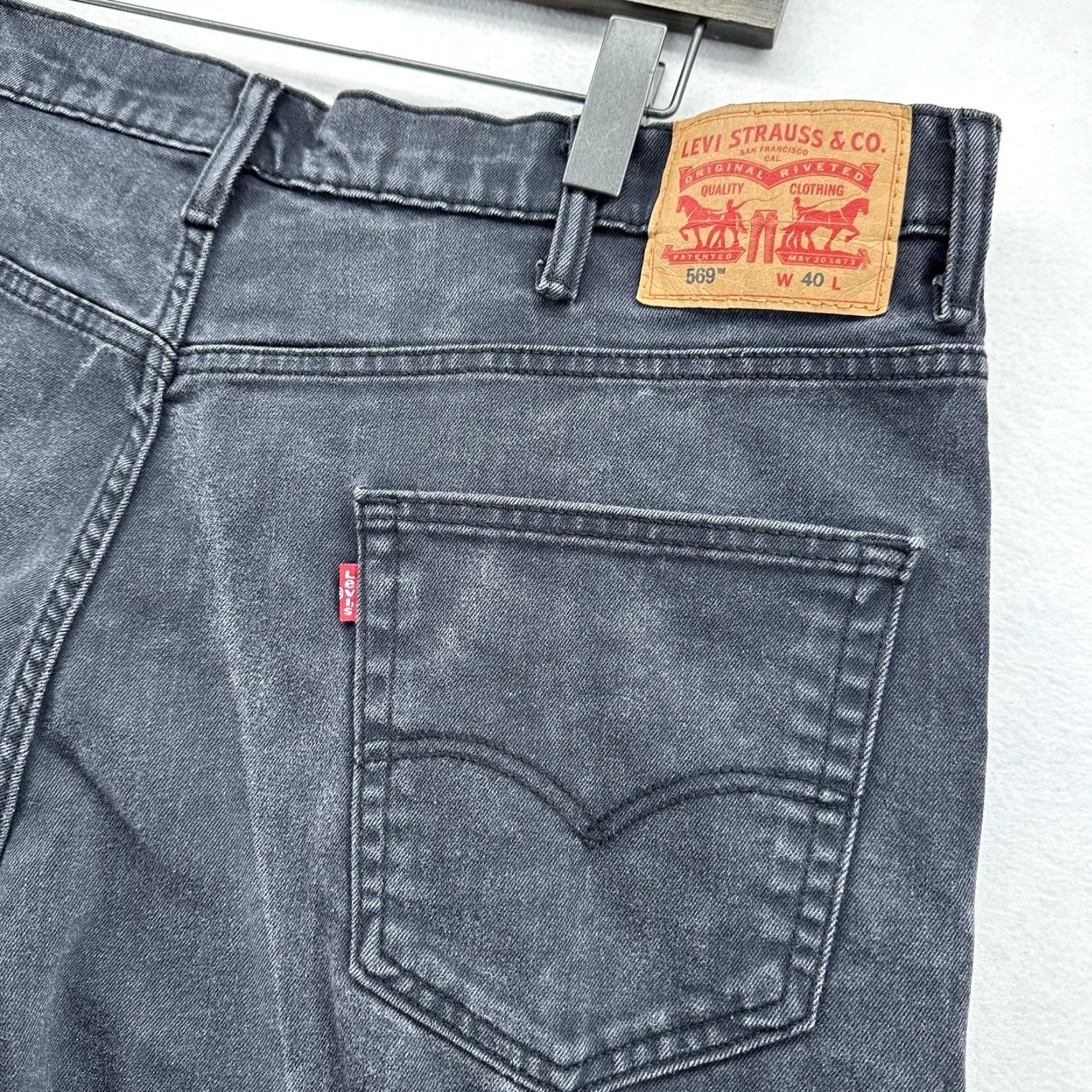 Levi's Levis 569 Bermuda Shorts Mens 40 Gray Denim Relaxed Fit Medium Wash 11 Inseam Casual Pockets Mens Size US 40 / EU 56 - 6 Thumbnail