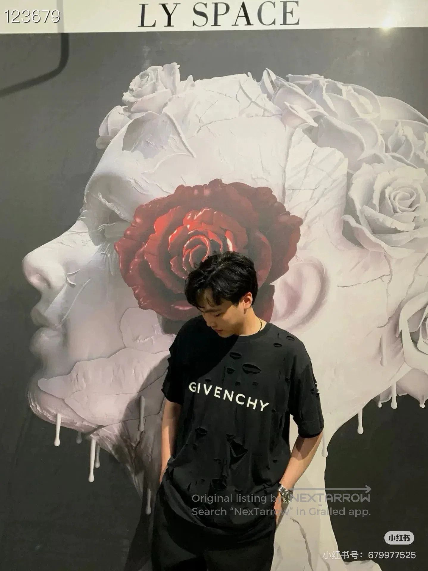Givenchy GIVENCHY Logo Print Tear Detail Tee. Size US XS / EU 42 / 0 - 8 Thumbnail