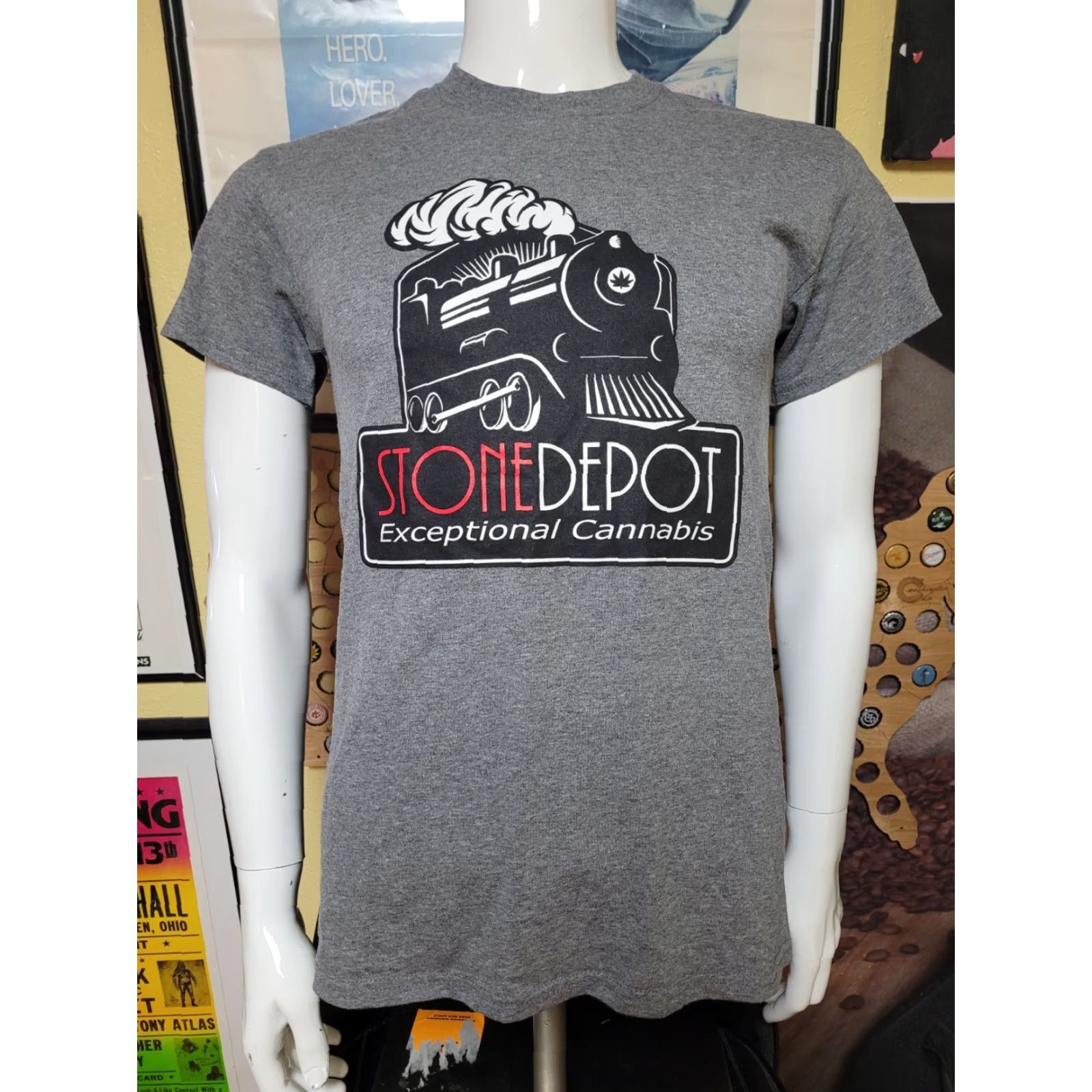 Gildan Stone Depot Cannabis Dispensary Michigan Logo T Shirt Small Men Gray Cotton Blend Crew Neck Graphic Tee 50.50 Gildan DryBlend Vintage? Size US S / EU 44-46 / 1 - 2 Thumbnail