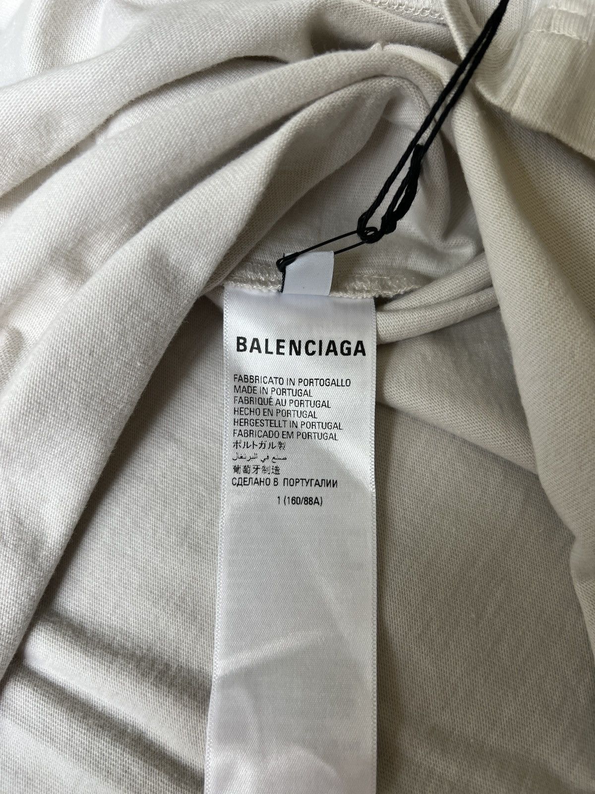 Balenciaga Balenciaga Be Different T shirt Size US S / EU 44-46 / 1 - 7 Thumbnail