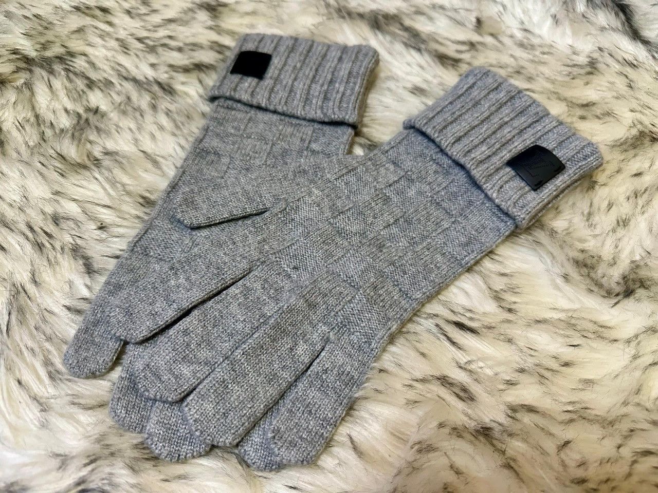 Louis Vuitton Authentic Louis Vuitton Neo Petite Damier Cashmere Glove Size ONE SIZE - 3 Thumbnail