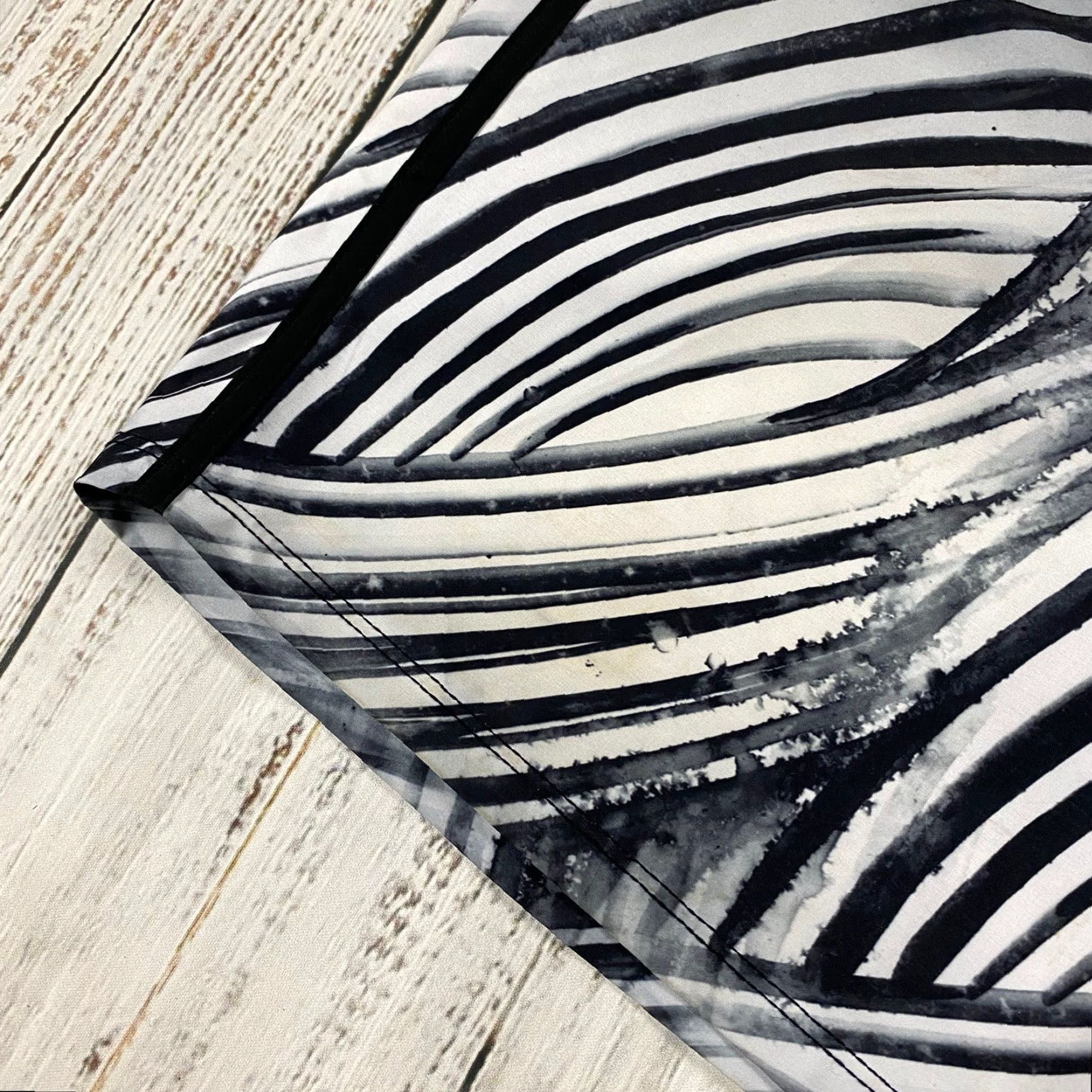 Hurley HURLEY MENS BOARDSHORTS 33 CHARCOAL WHITE ZEBRA PAINT SURFING Size US 33 - 3 Thumbnail