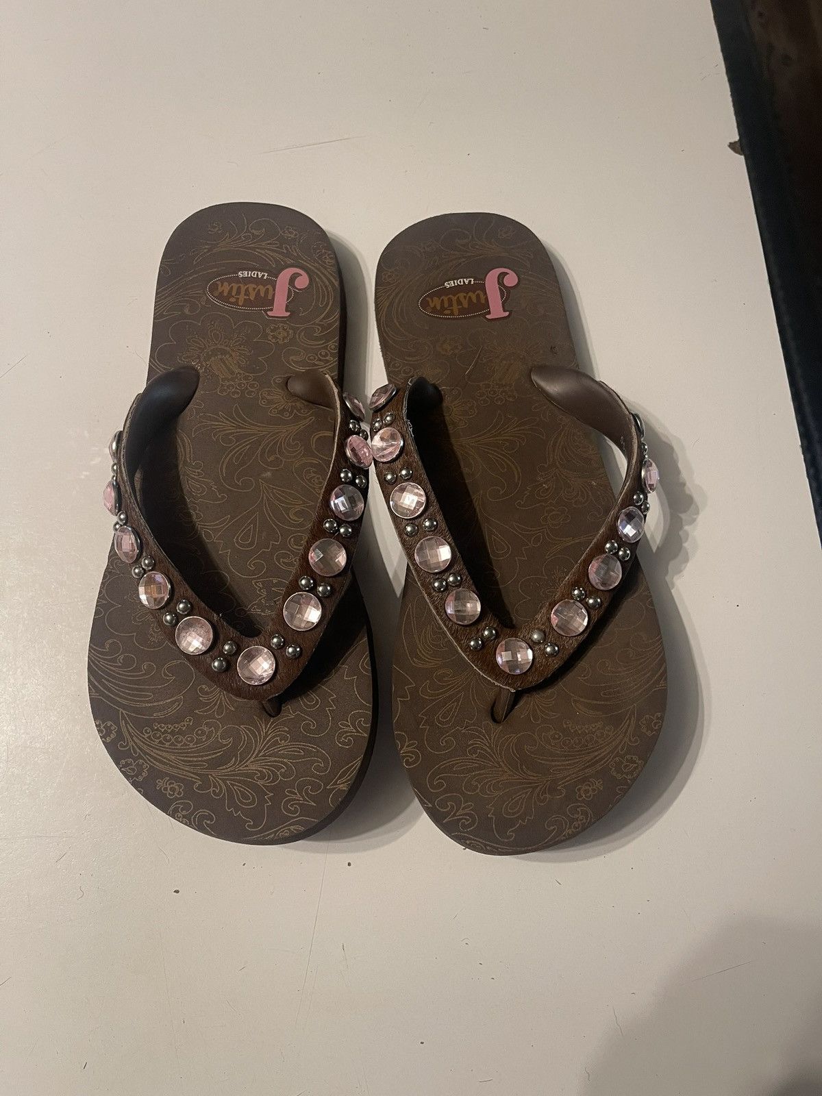 Justin boots flip flops best sale