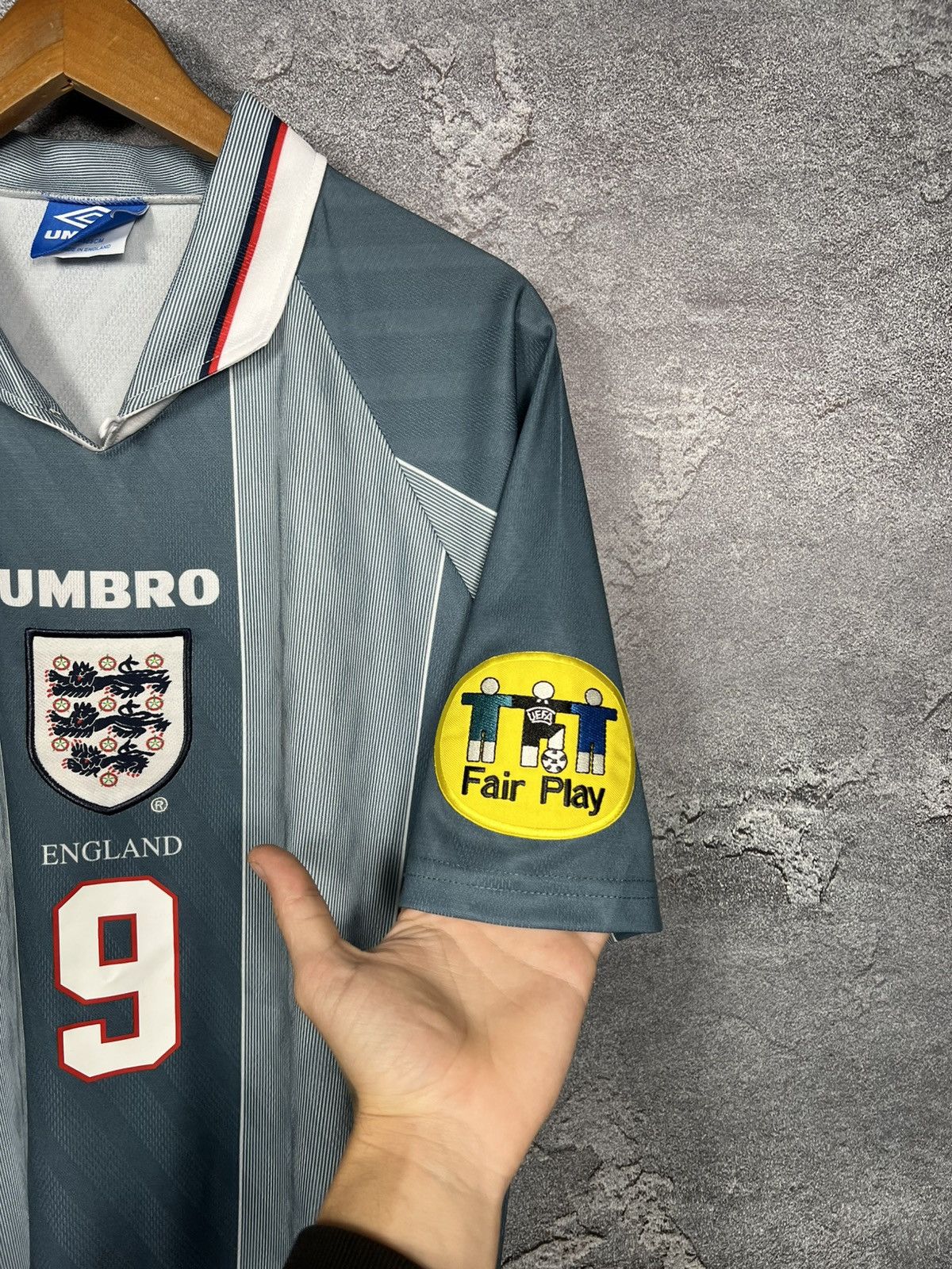 Umbro Vintage Umbro 1996 England #9 Shearer Jersey T-shirt Size US L / EU 52-54 / 3 - 5 Thumbnail
