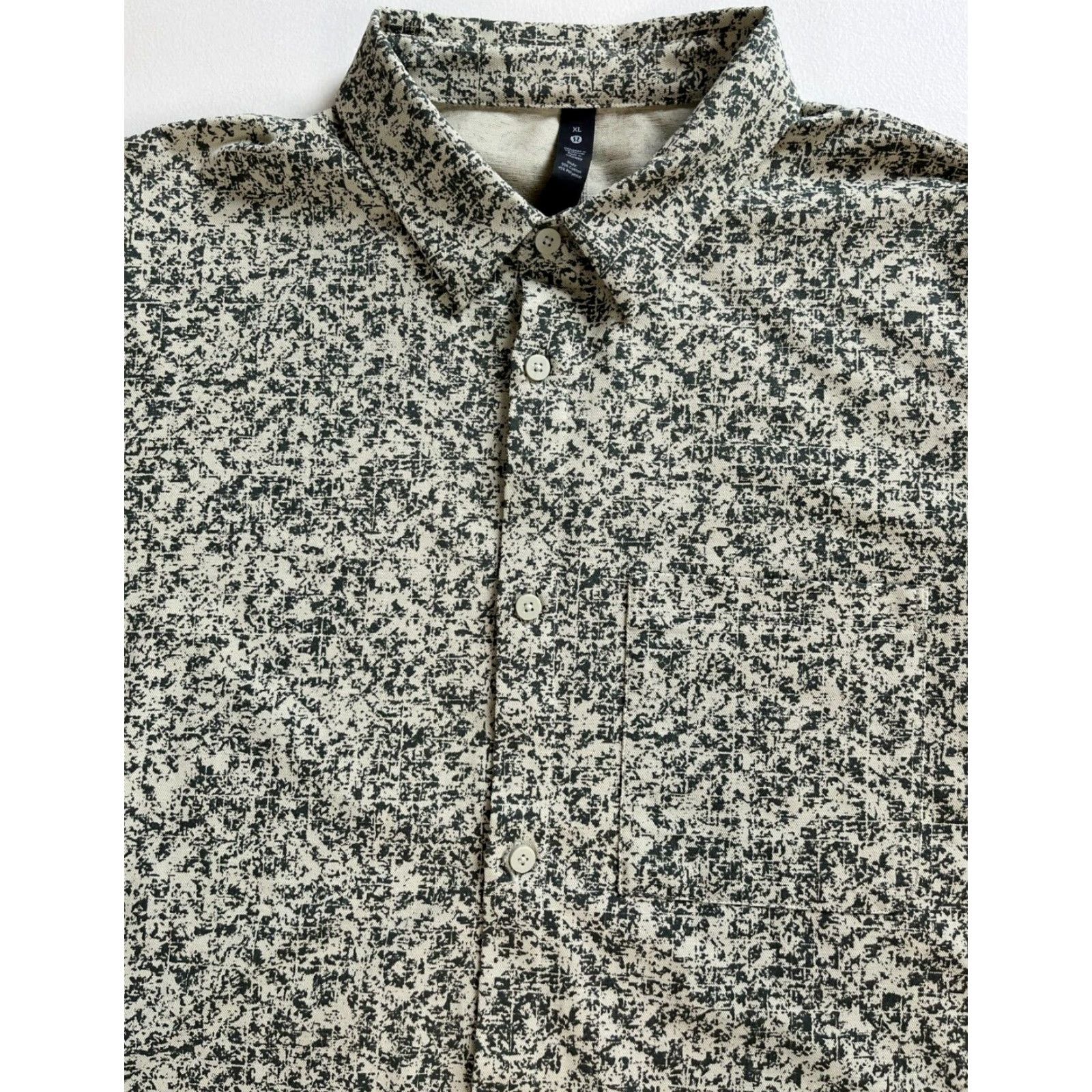 Lululemon VINTAGE Lululemon Men's Commission Shirt Green Fern XL Button-Up Long Sleeve Modern/Classic, Outdoor, Preppy Mens Button-Up Shirt XL Green Fern Size US XL / EU 56 / 4 - 3 Thumbnail