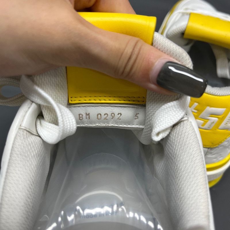 Louis Vuitton Louis Vuitton Low-Top Trainer Sneakers in White and Yellow Size US 8 / IT 38 - 2 Thumbnail