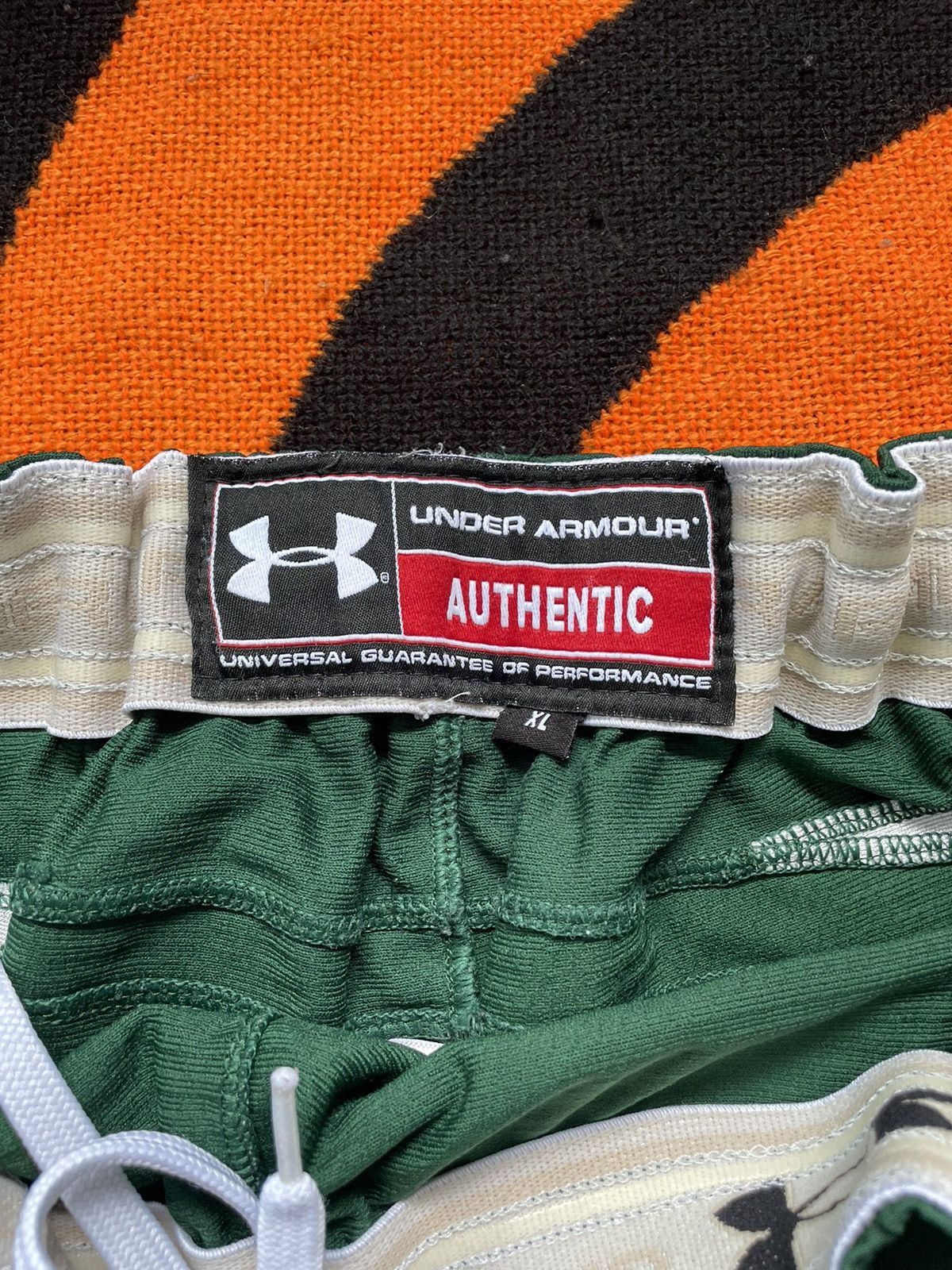 Under Armour Secondhand Under Armour Authentic Green Nylon Shorts Pants Size US 38 / EU 54 - 3 Thumbnail