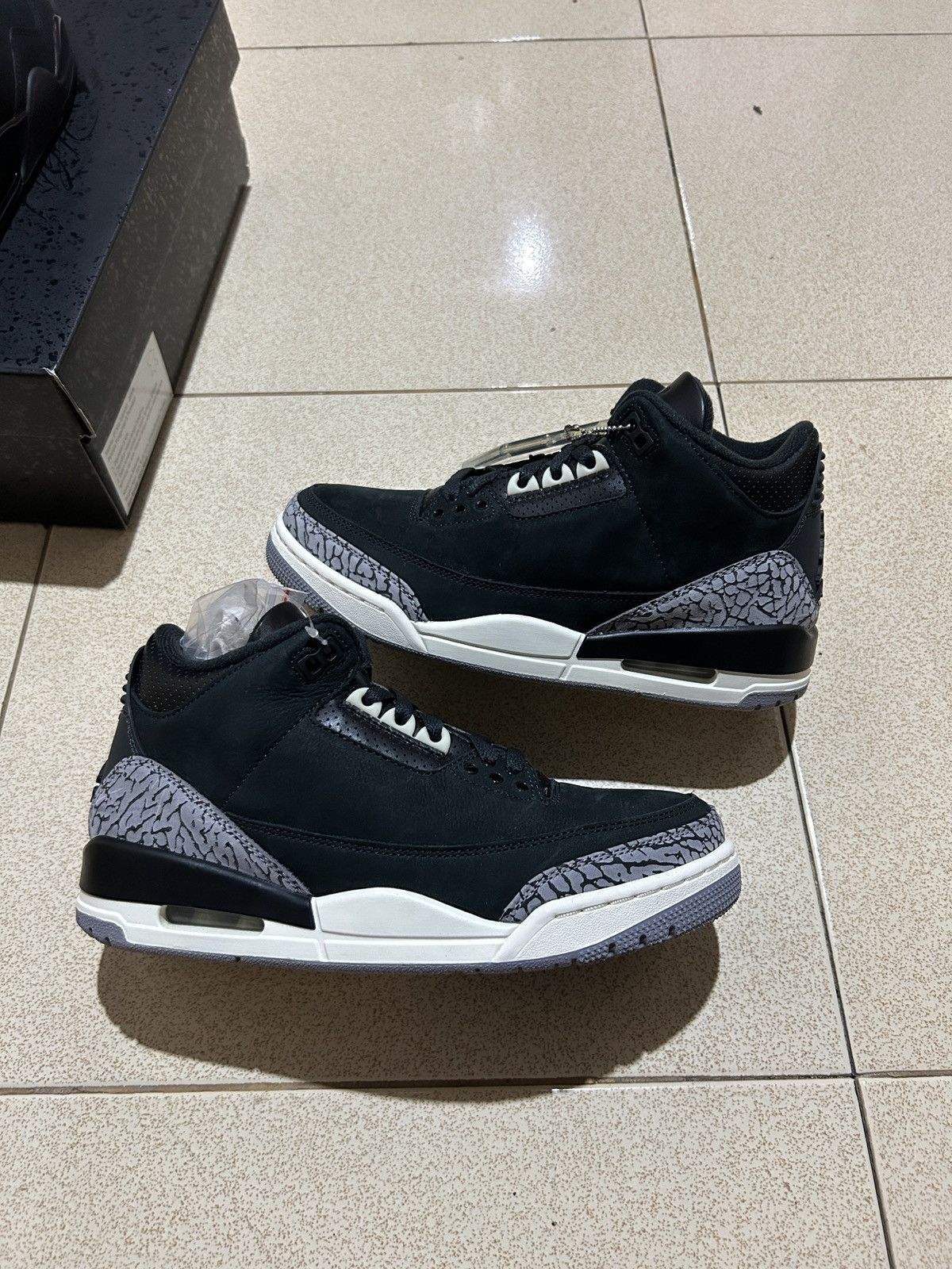 Jordan Brand air jordan 3 off noir Size US 8.5 / EU 41-42 - 1 Thumbnail