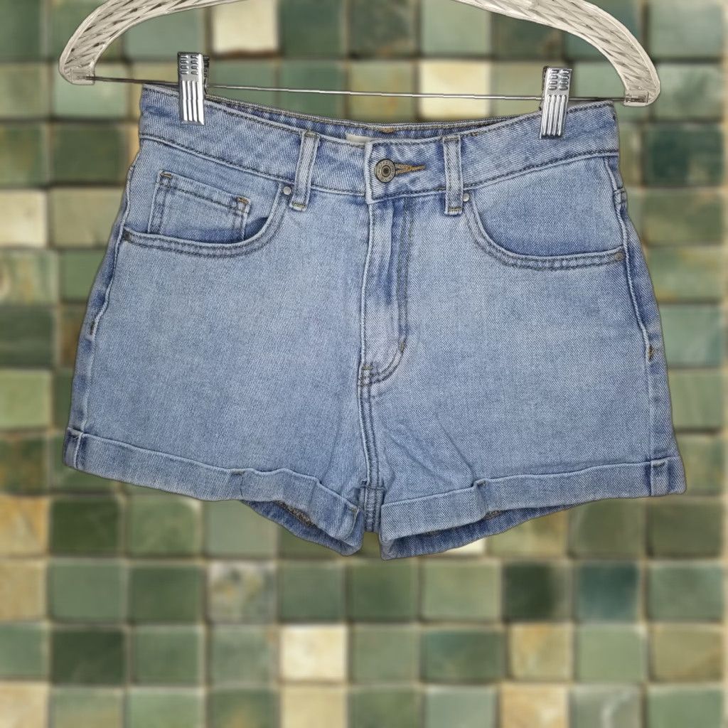 Pacsun Pacsun Mom Blue Jean Shorts Cuffed Size 26 Womens Regular 26 Waist Blue Size 26" / US 2 / IT 38 - 1 Thumbnail